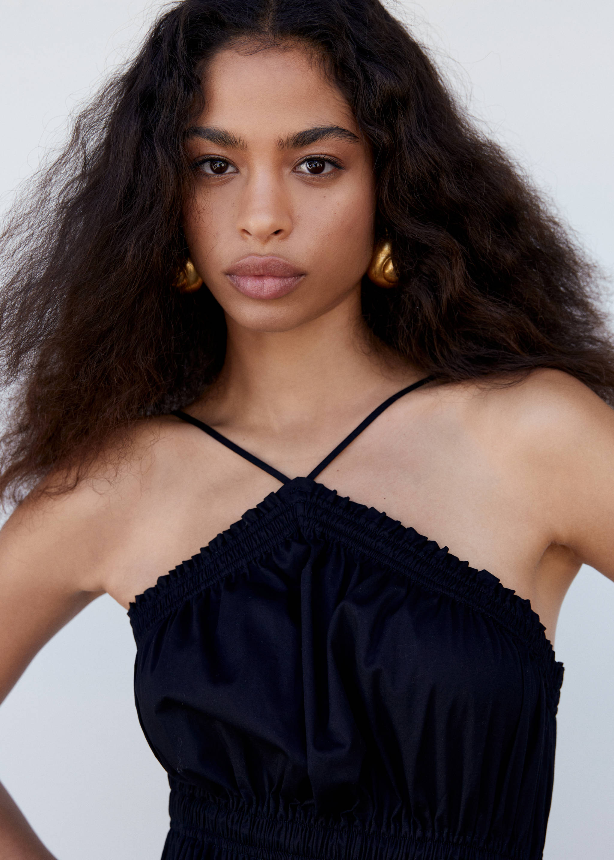 فستان برقبة هالتر بكشكشة - تفاصيل المنتج 1