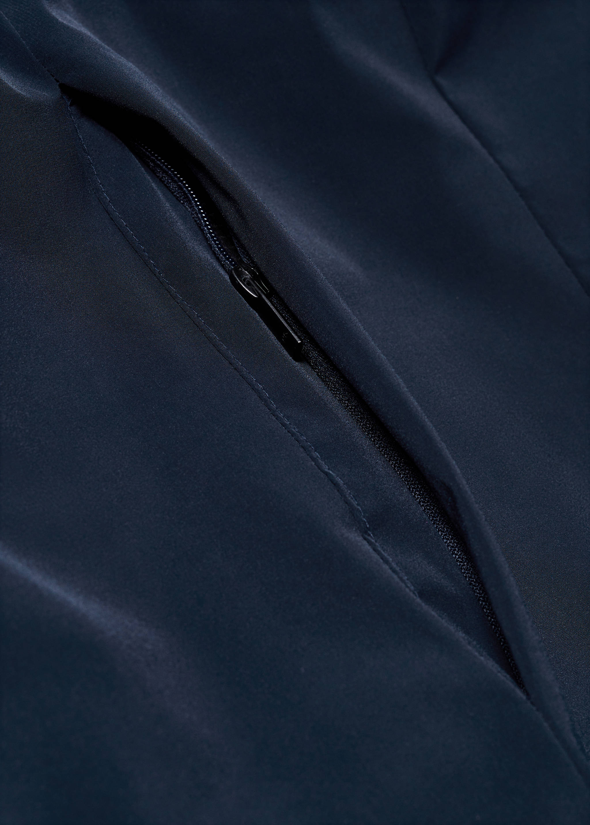 Water-repellent bomber jacket - Details of the article 0