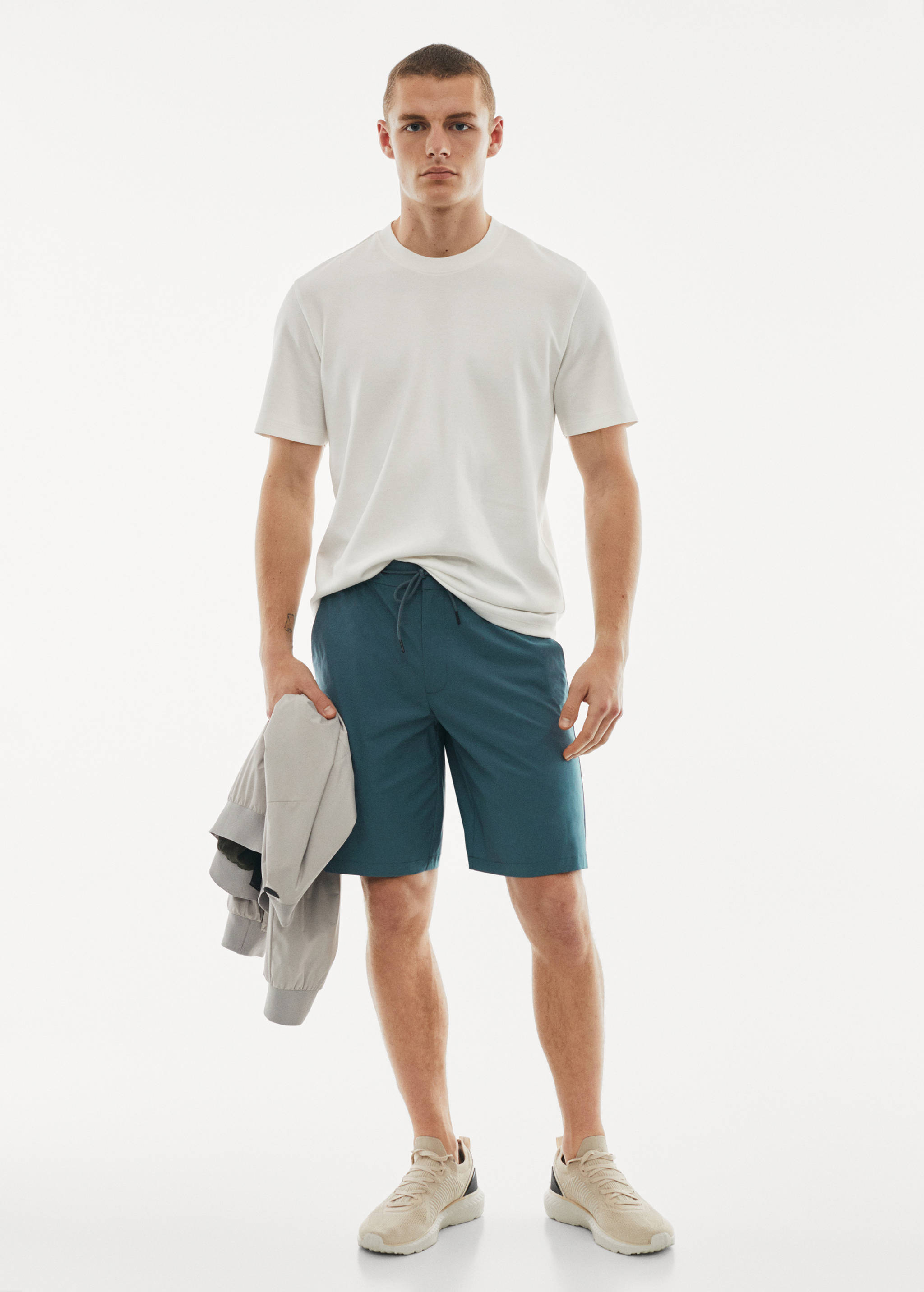 Water-repellent technical bermuda shorts - General plane