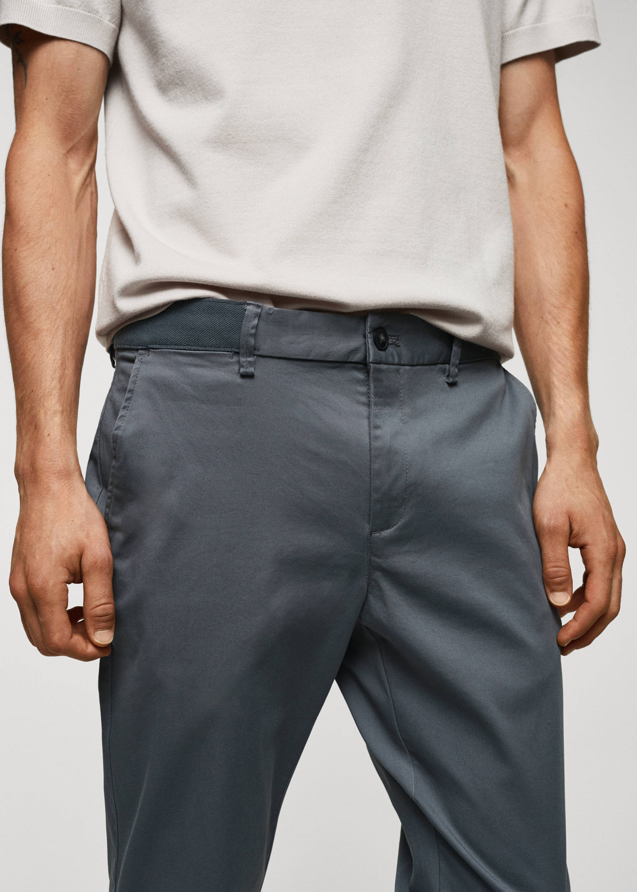 Cotton tapered crop trousers - Details of the article 1