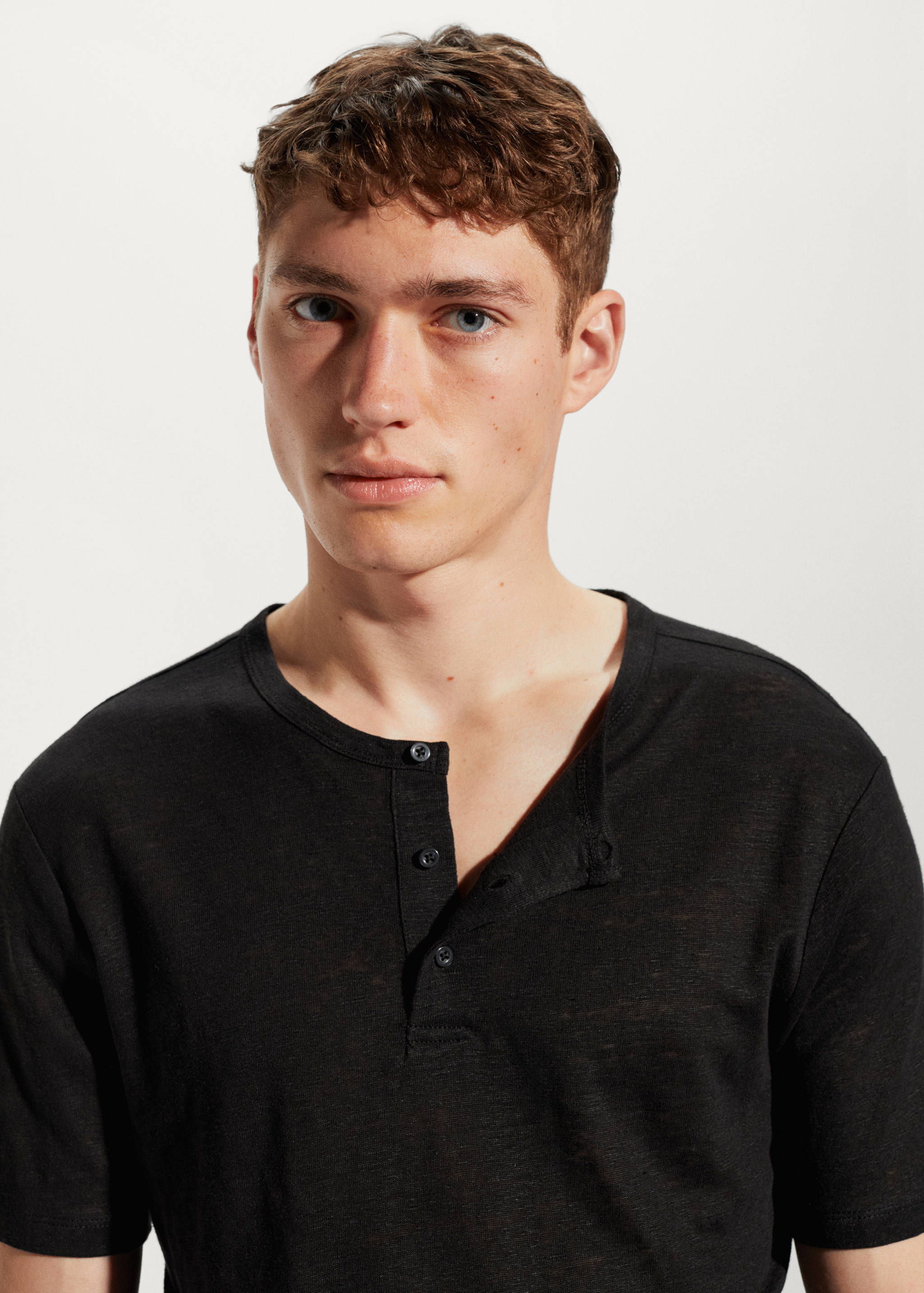 Футболка хенли 100% лен - Деталь изделия 1