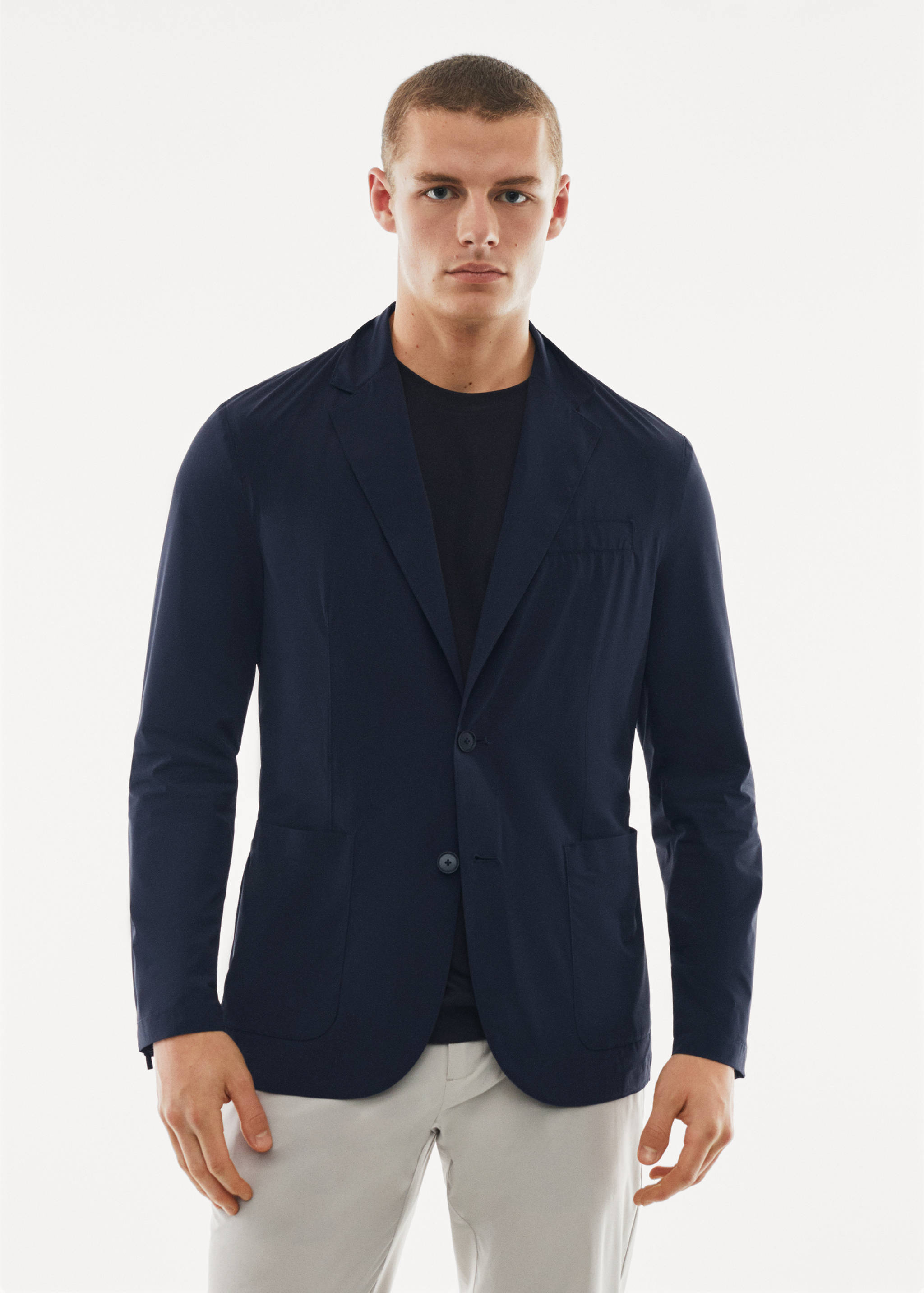 Легкий водоотталкивающий пиджак - Средний план