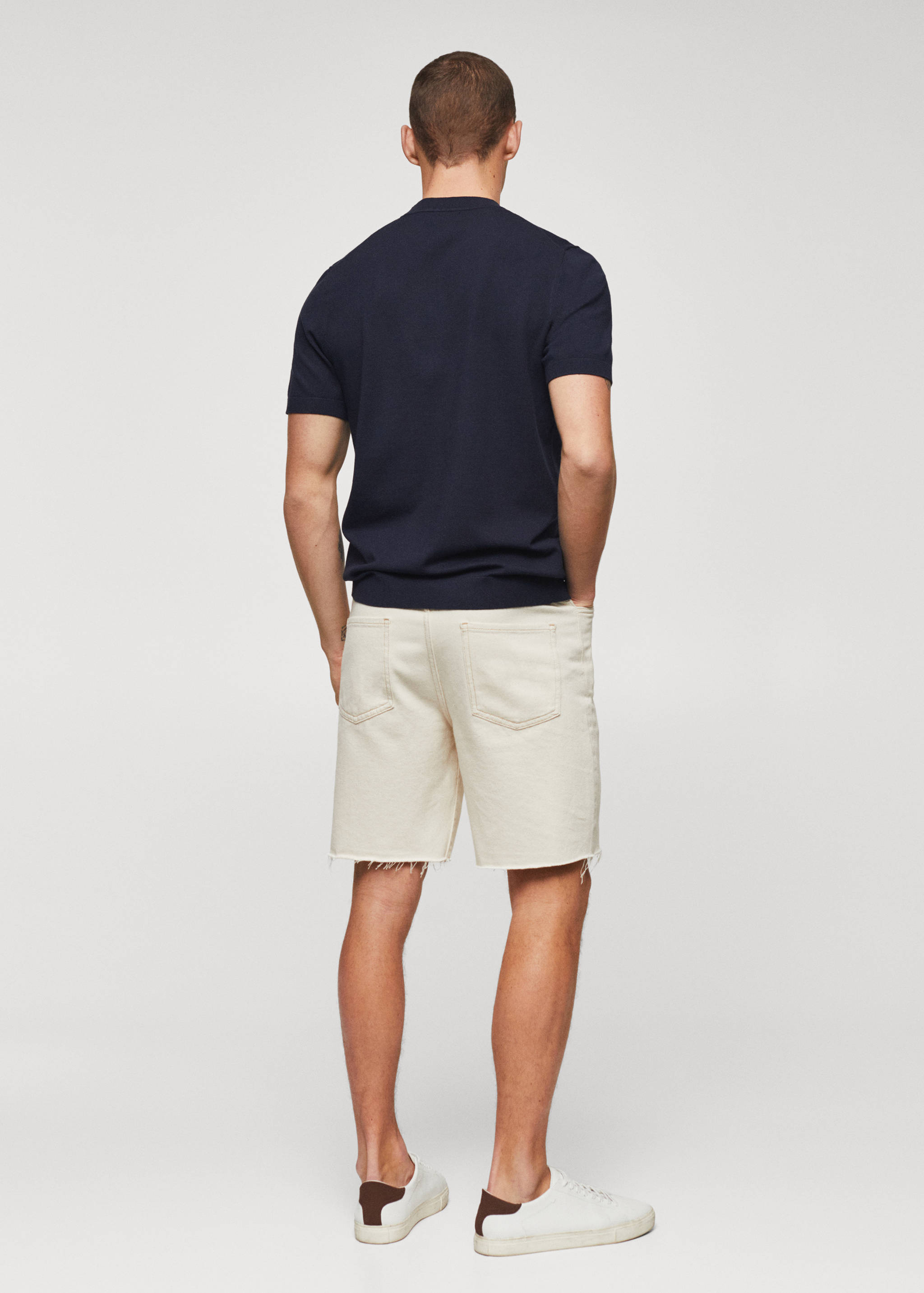 Fine-knit T-shirt - Reverse of the article