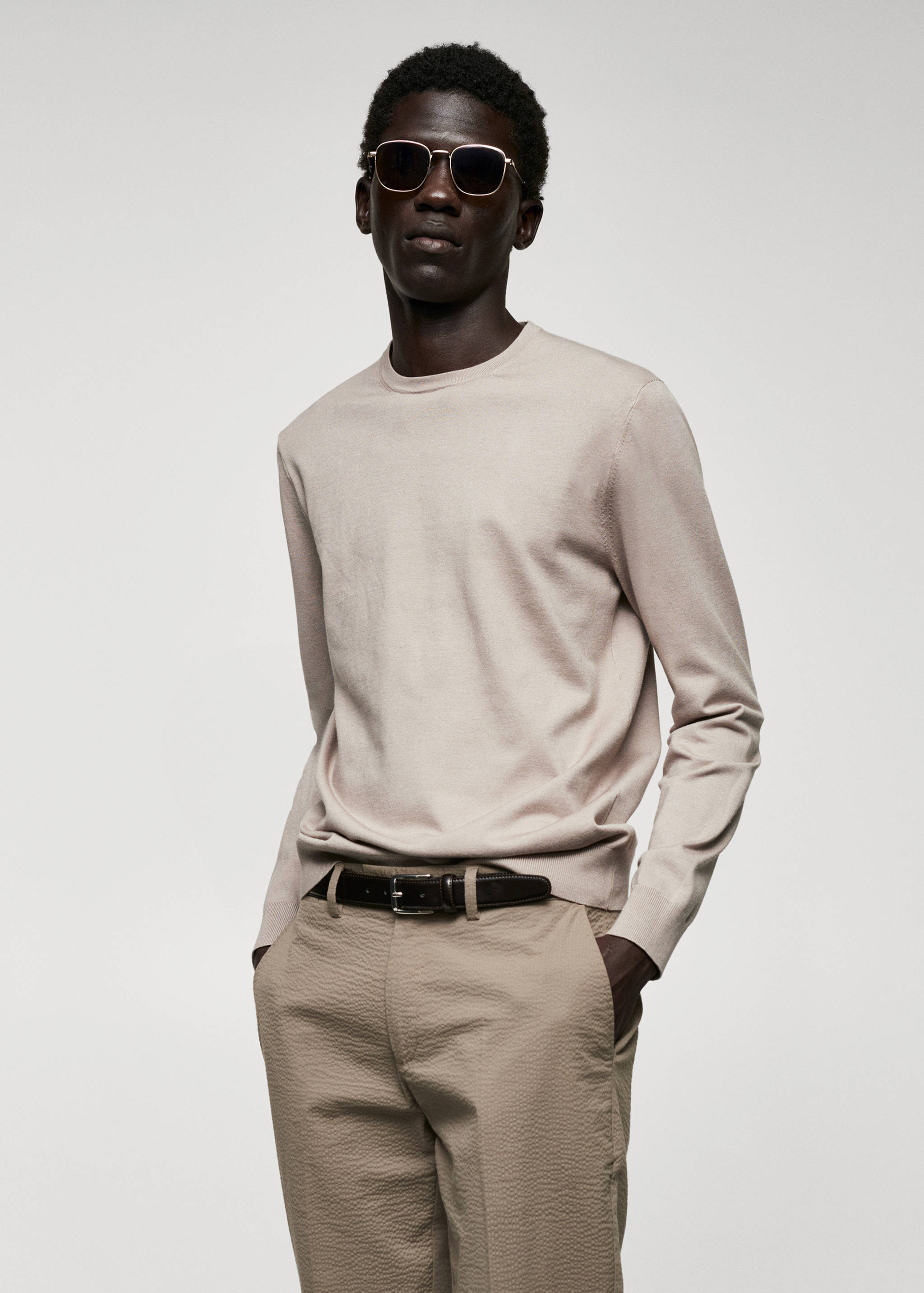 Джемпер из тонкого трикотажа - Средний план