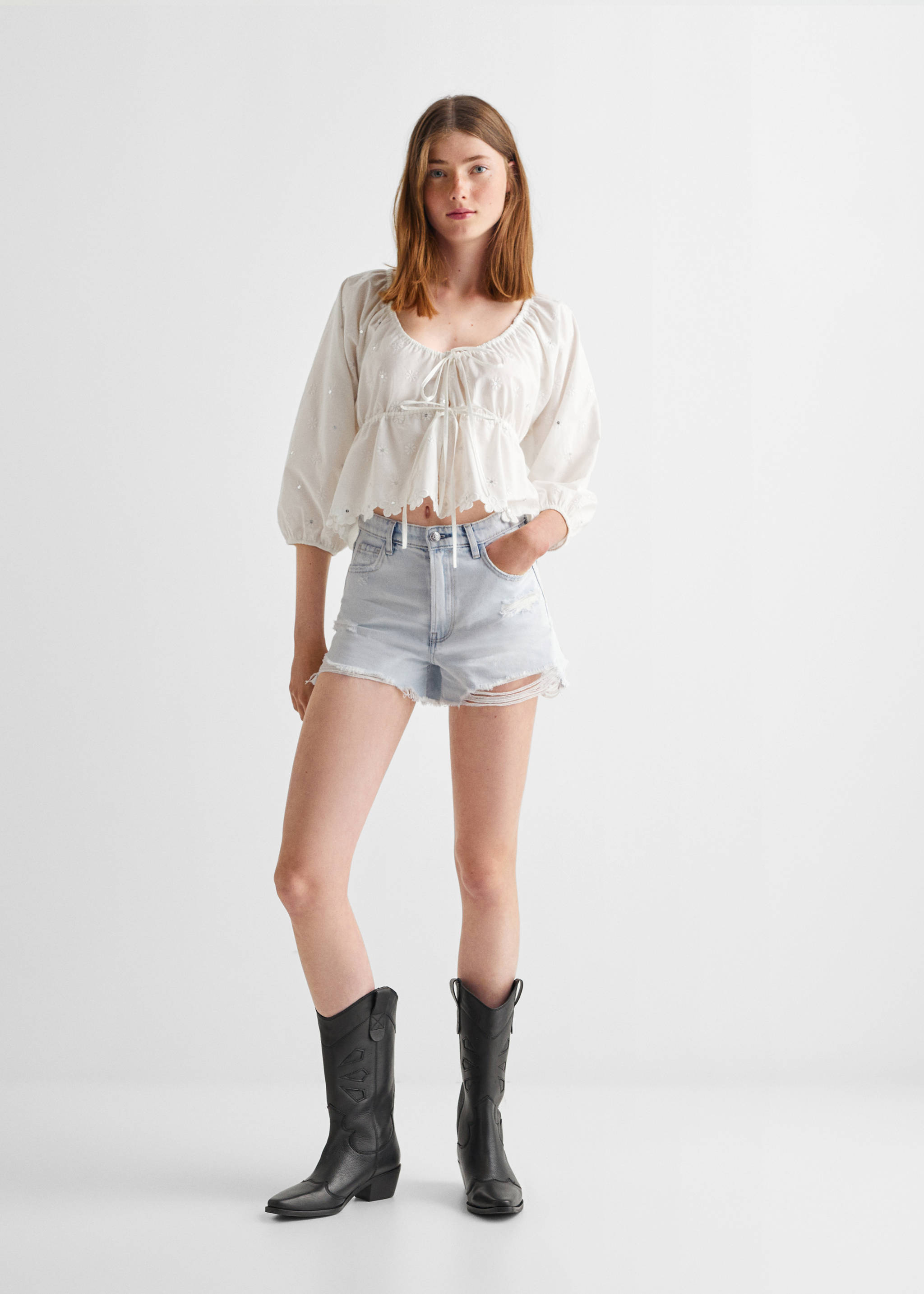 شورت جينز ممزق - رؤية عامة