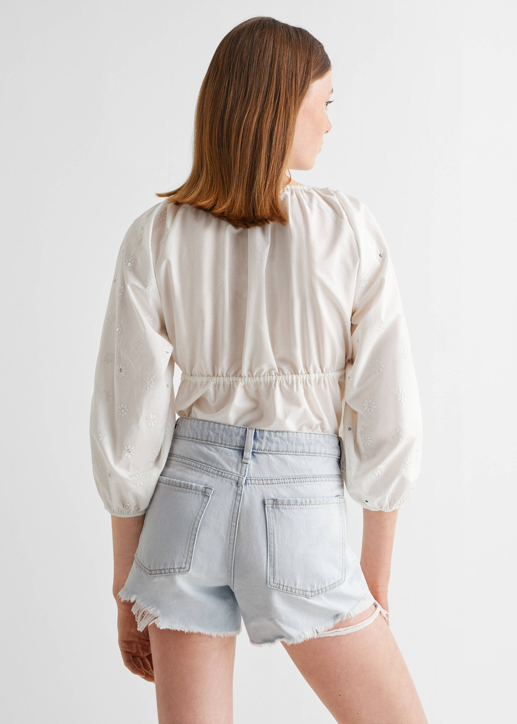 شورت جينز ممزق - الجهة الخلفية للمنتج