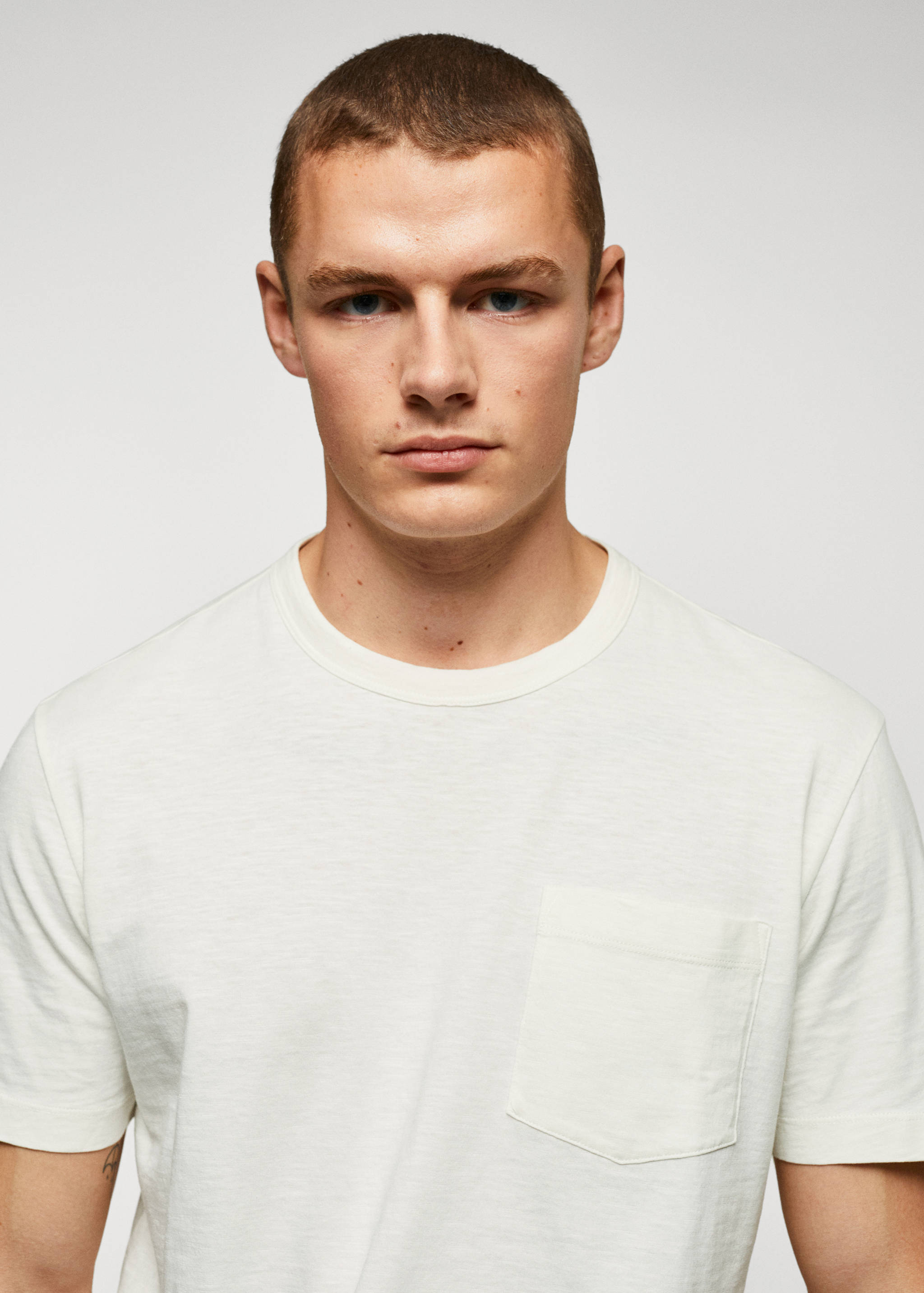 Футболка с карманом 100% хлопок - Деталь изделия 1