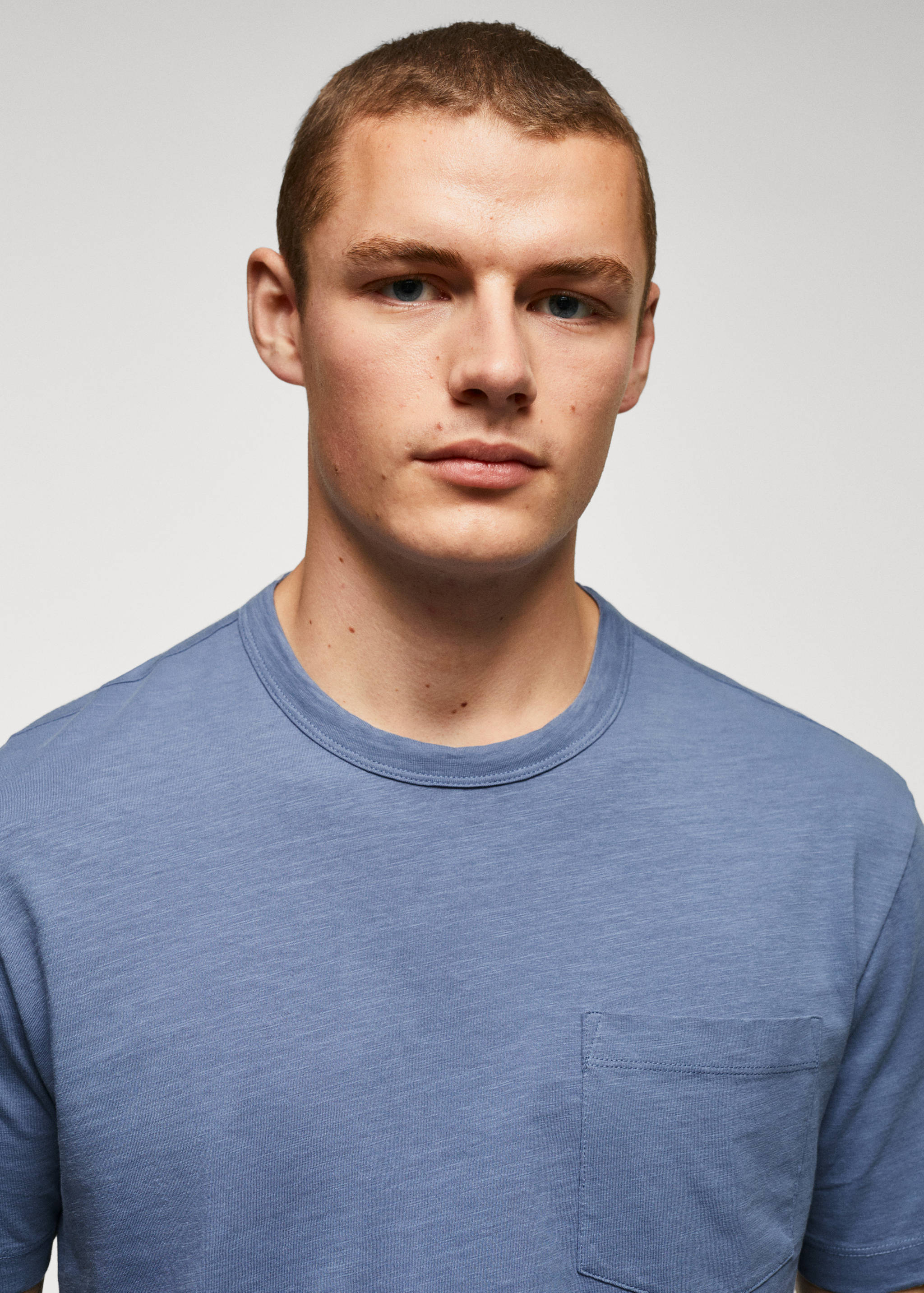 Футболка с карманом 100% хлопок - Деталь изделия 1