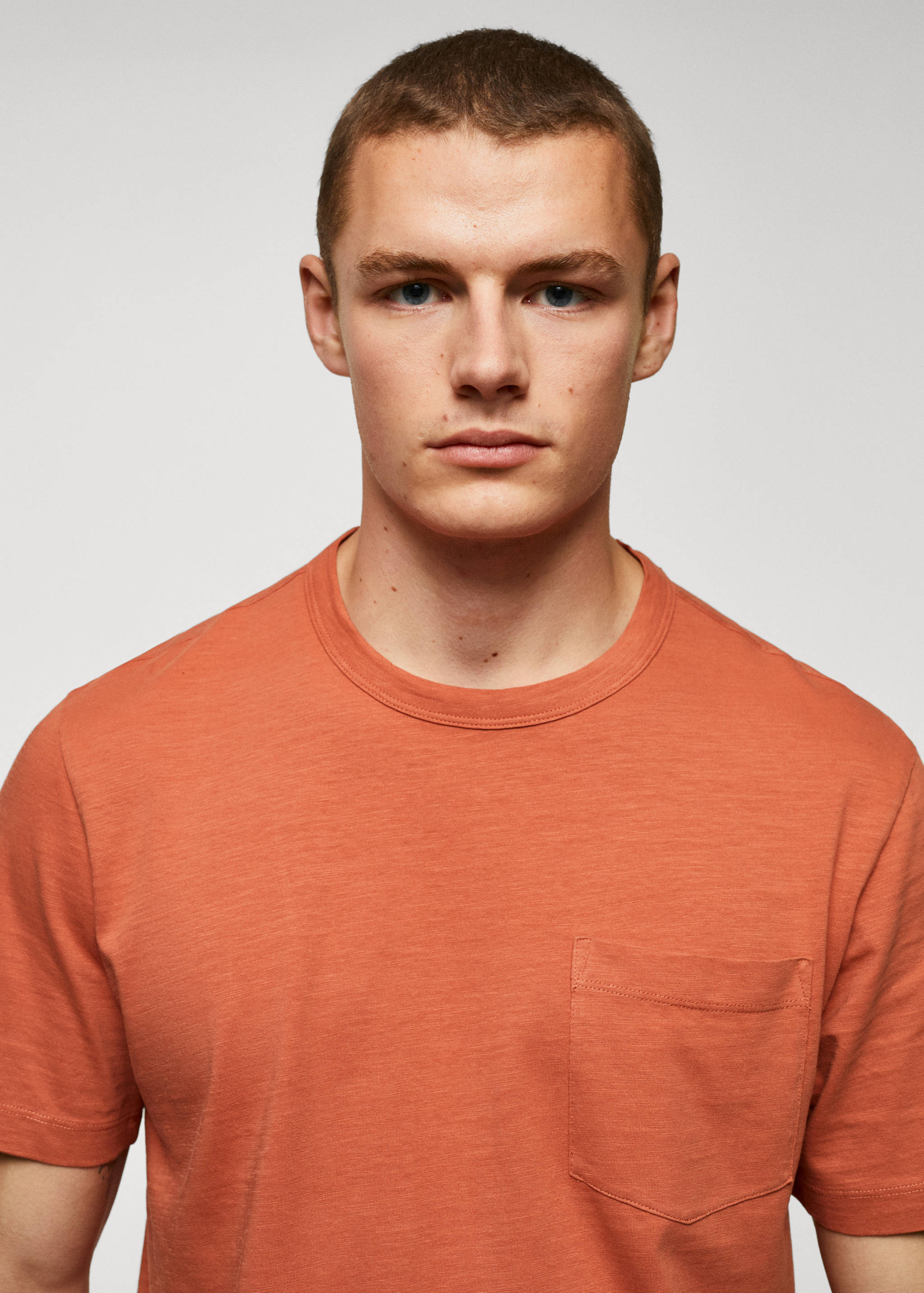 Футболка с карманом 100% хлопок - Деталь изделия 1