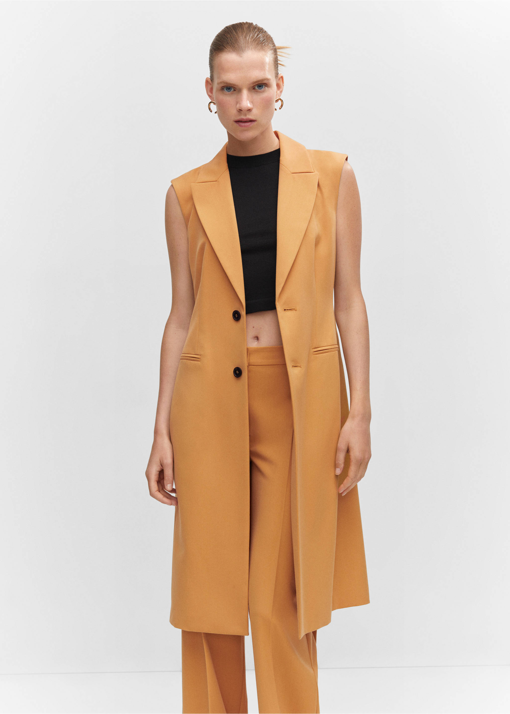 Long gilet with bow - Medium plane, Ochre. Ref: 57040813-00.