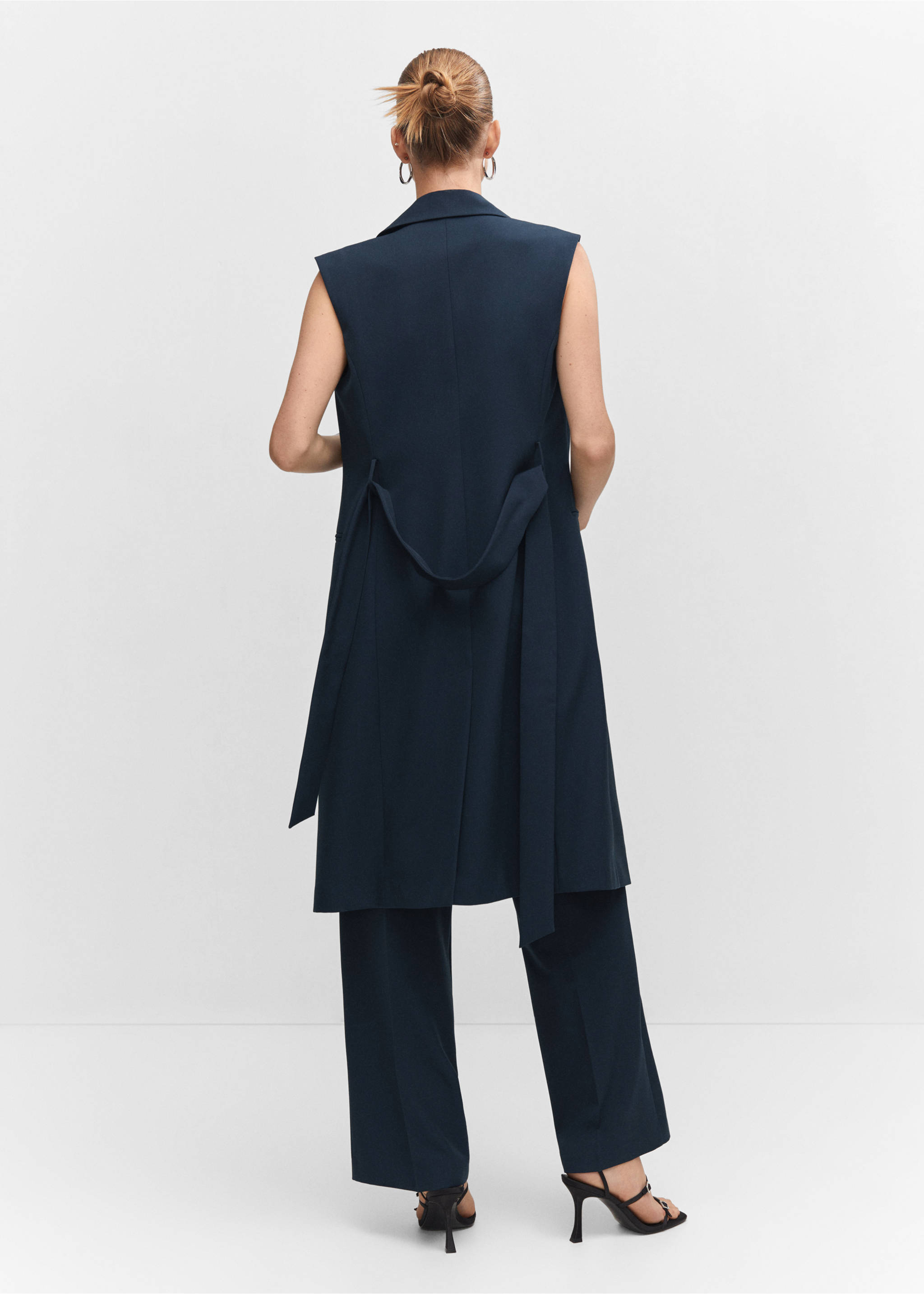 Long gilet with bow - Reverse of the article, Navy. Ref: 57040813-00.