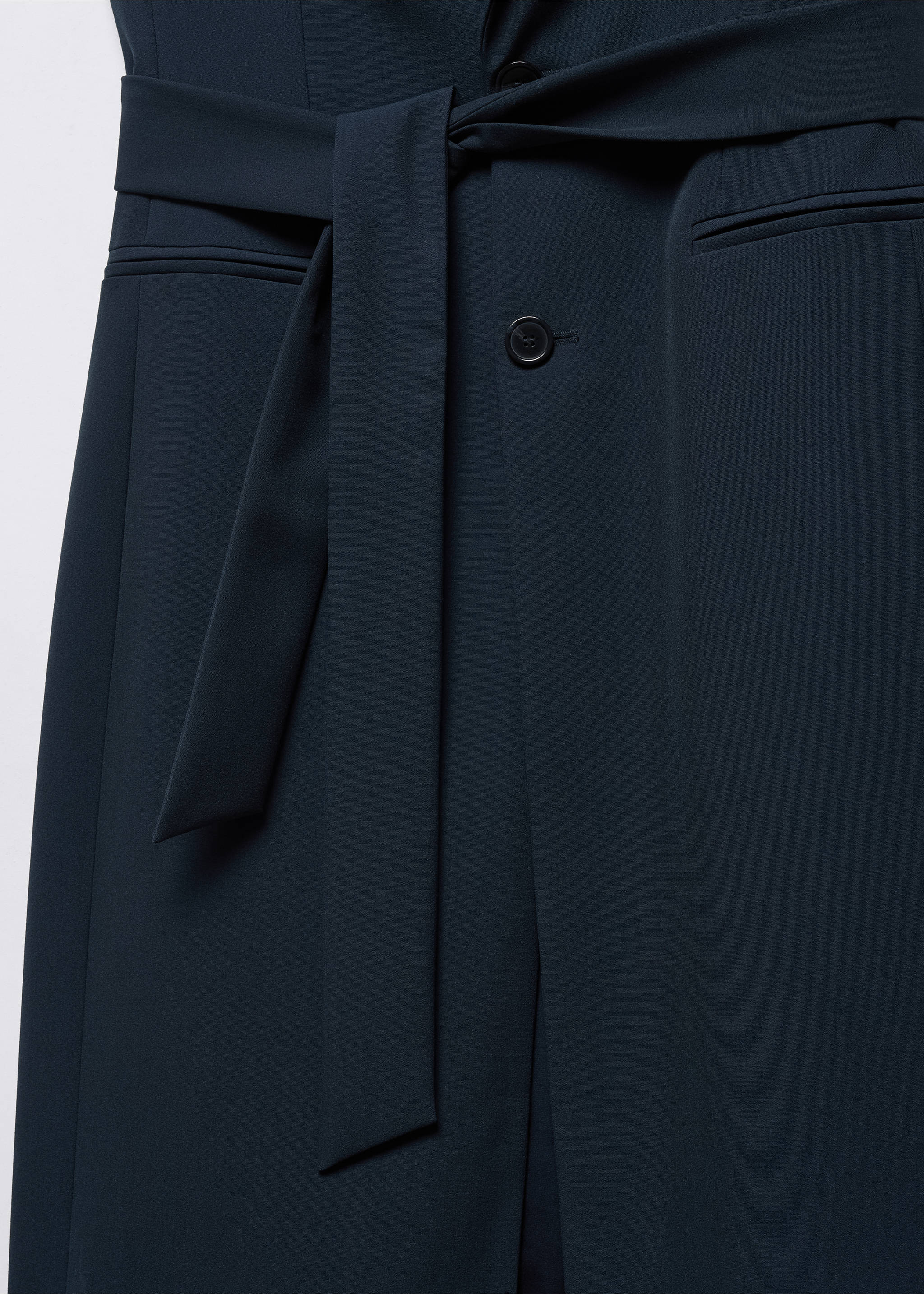 Long gilet with bow - Details of the article 8, Navy. Ref: 57040813-00.