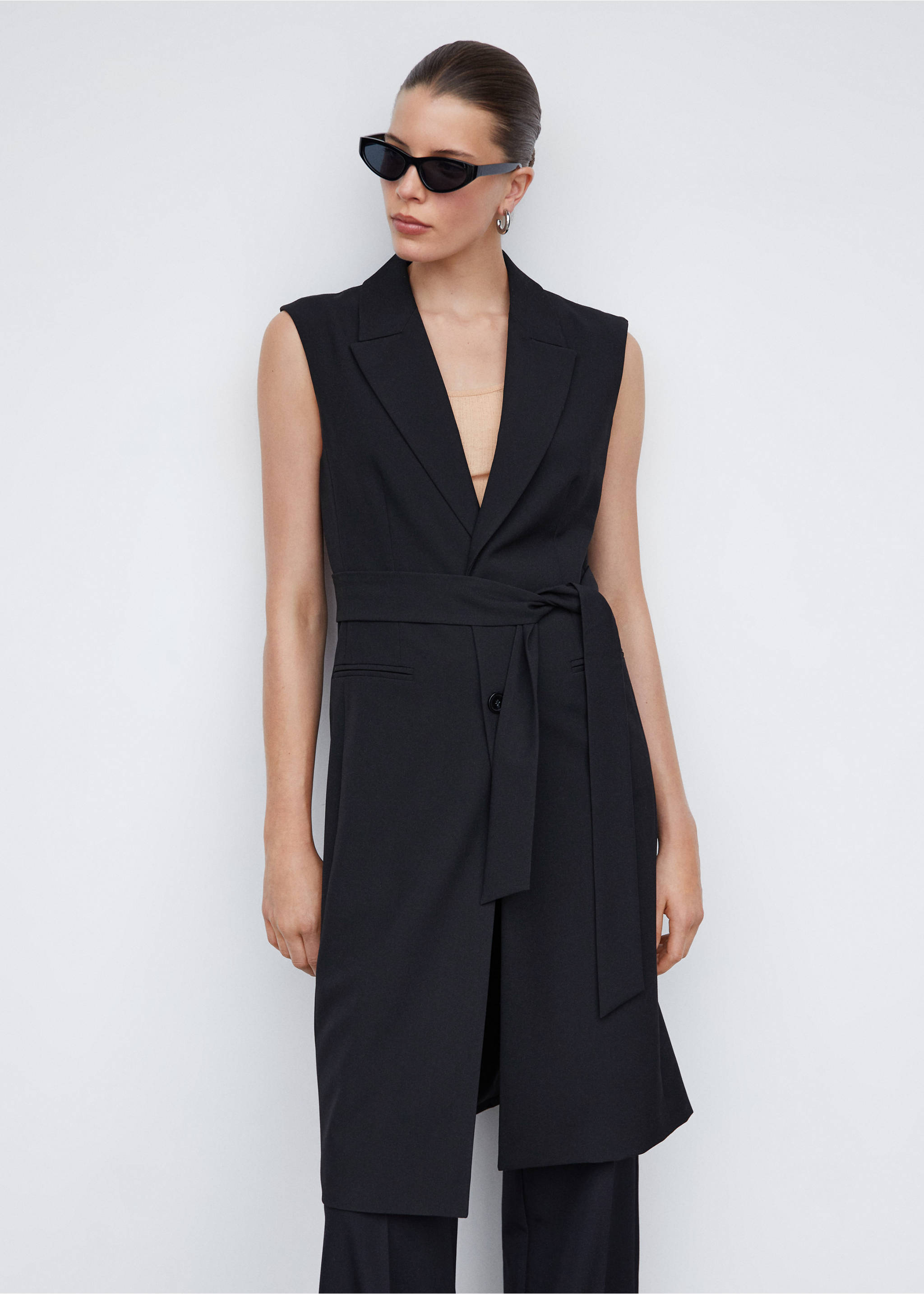 Long gilet with bow - Medium plane, Black. Ref: 57040813-00.