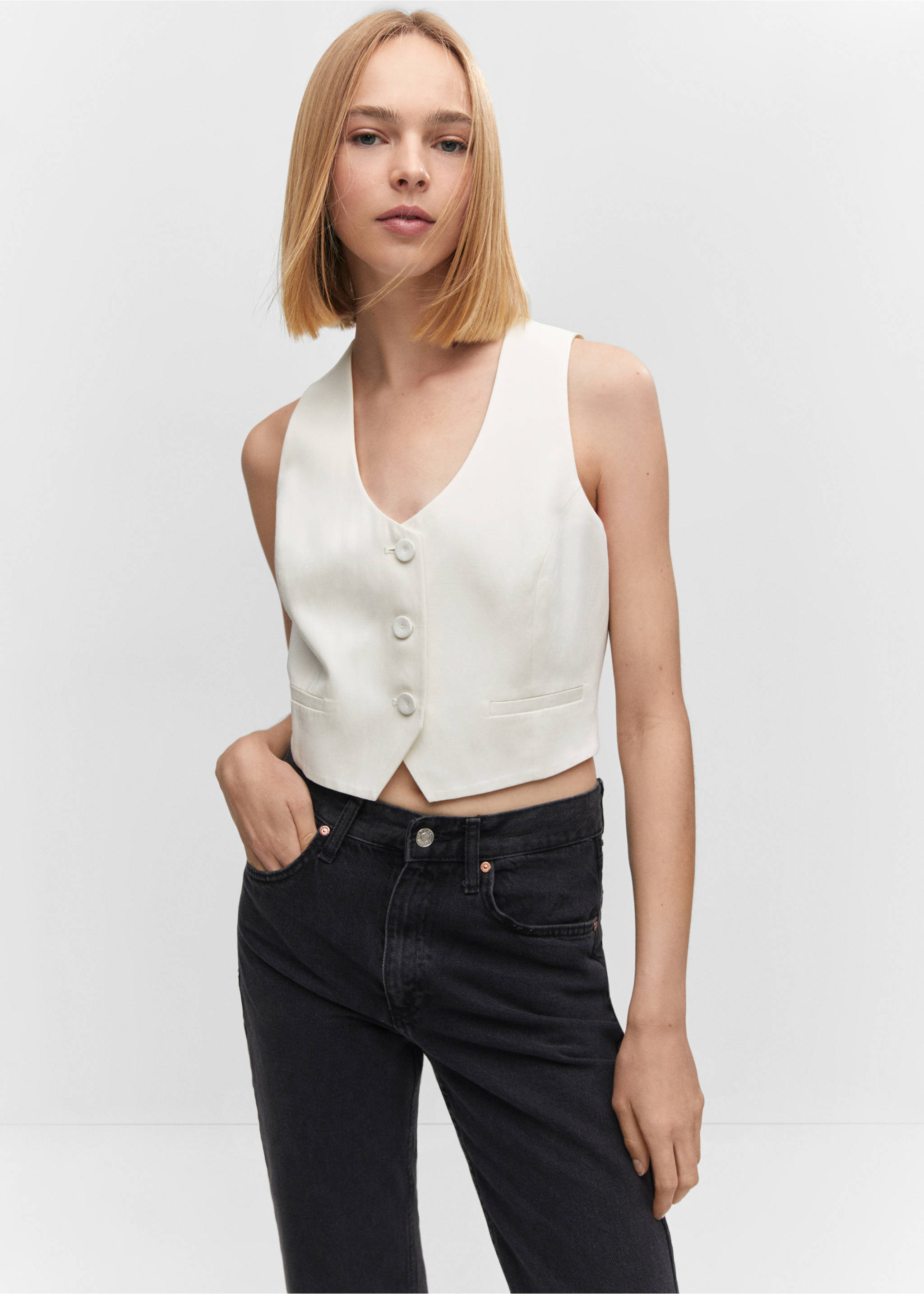 Fitted gilet with buttons - Medium plane, White. Ref: 57042882-00.