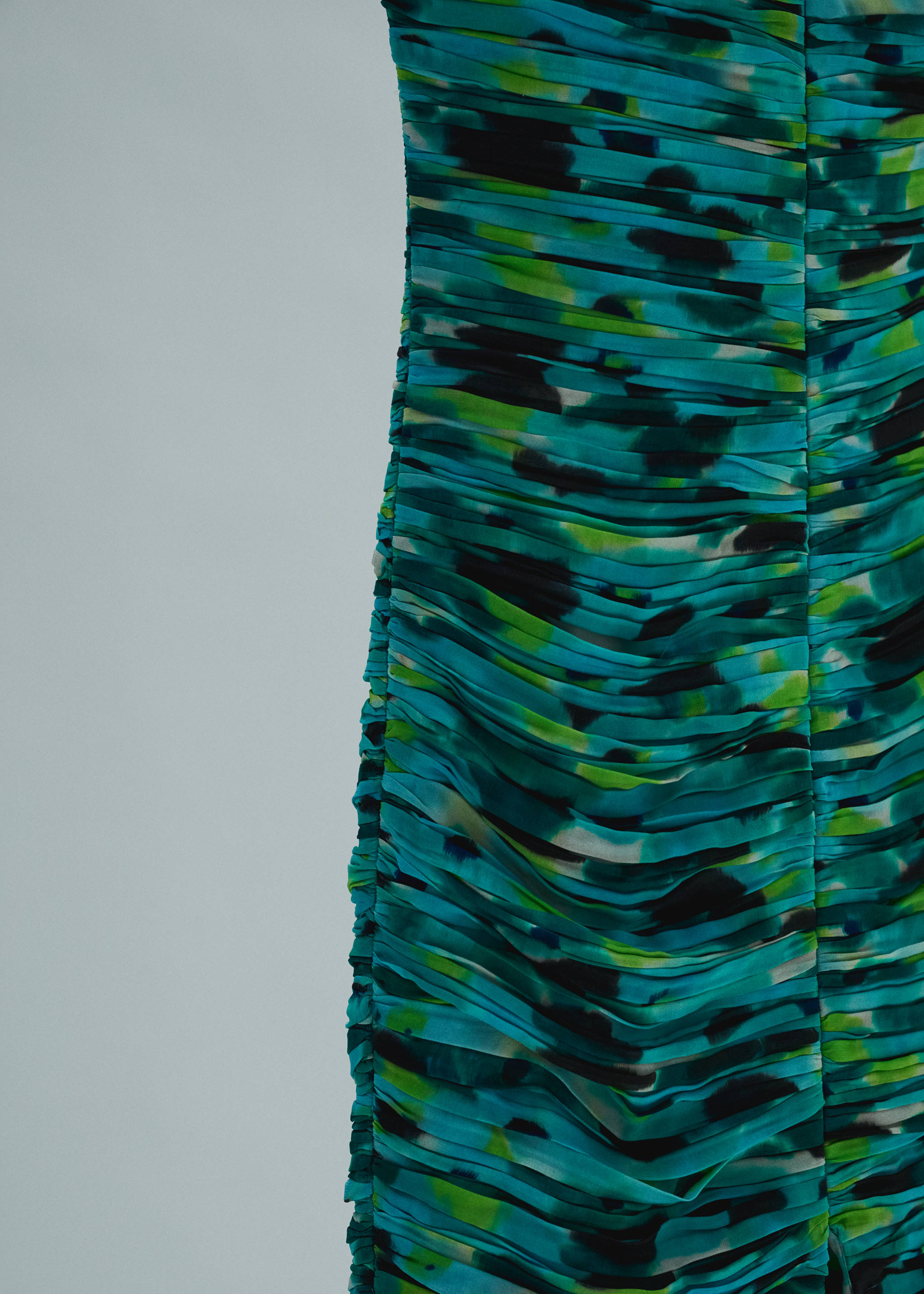 Gathered dress with sweetheart neckline - Details of the article 8, Turquoise. Ref: 57043276-00.