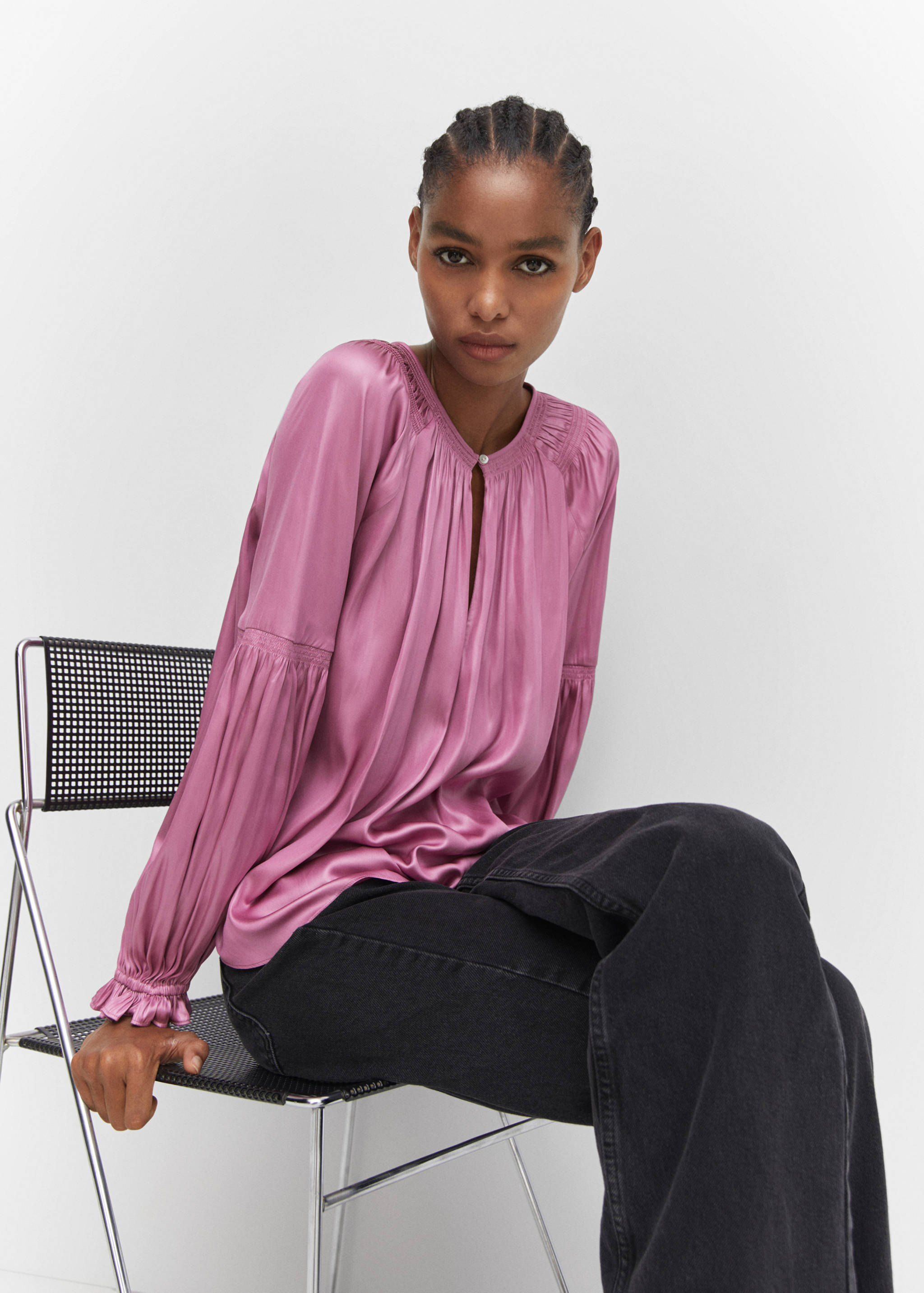 Pleated blouse with button - Details of the article 2