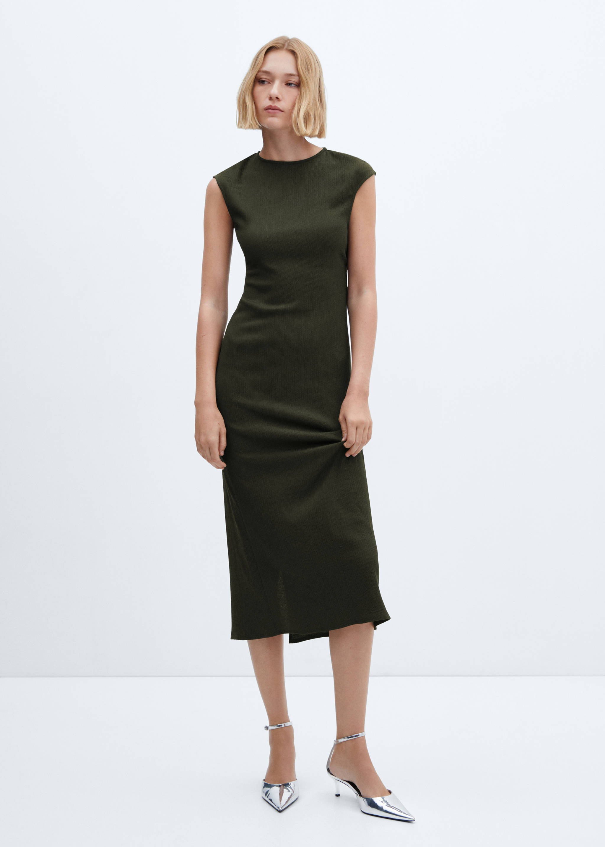 Vestido textura abertura - Plano general