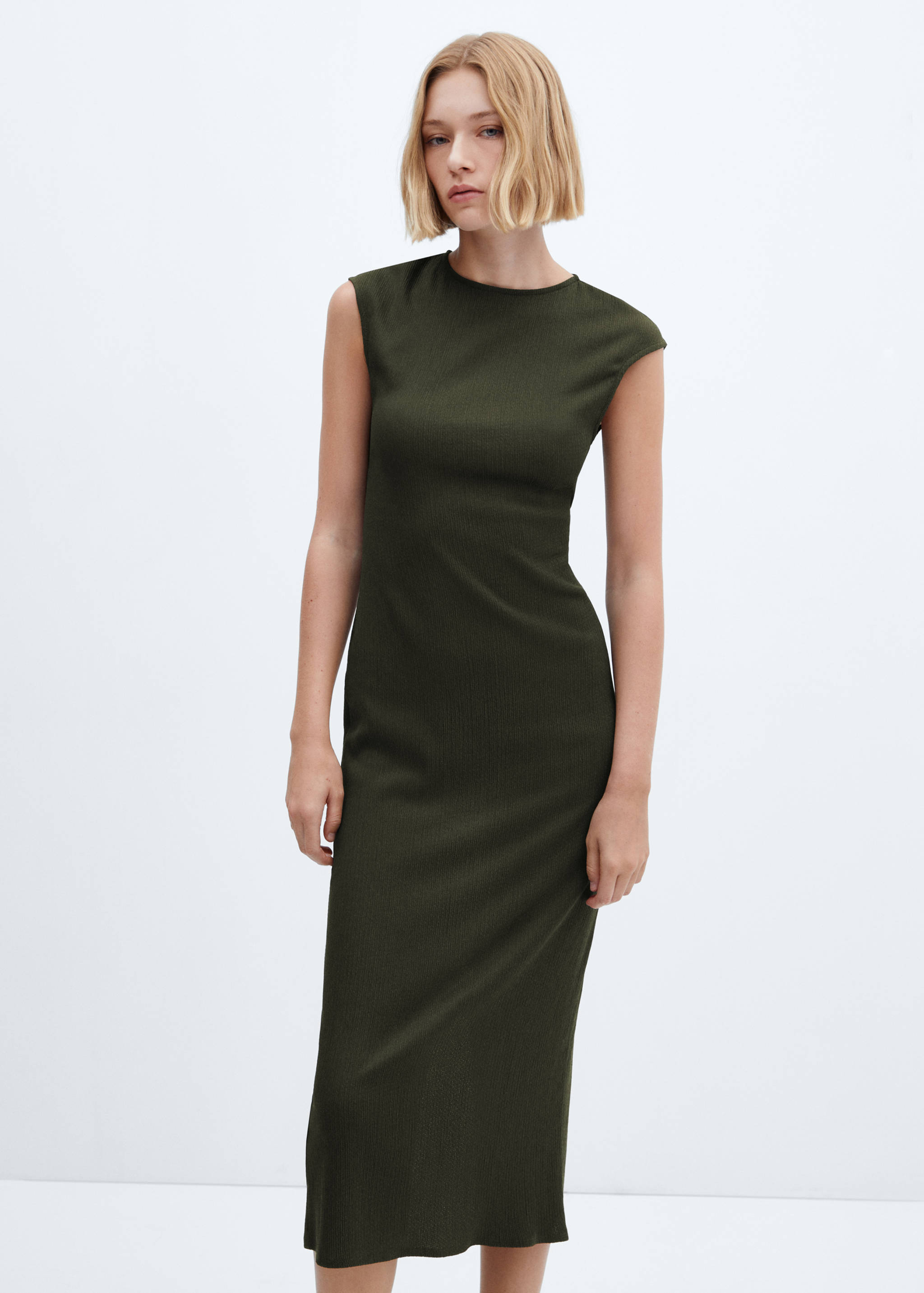 Vestido textura abertura - Plano medio