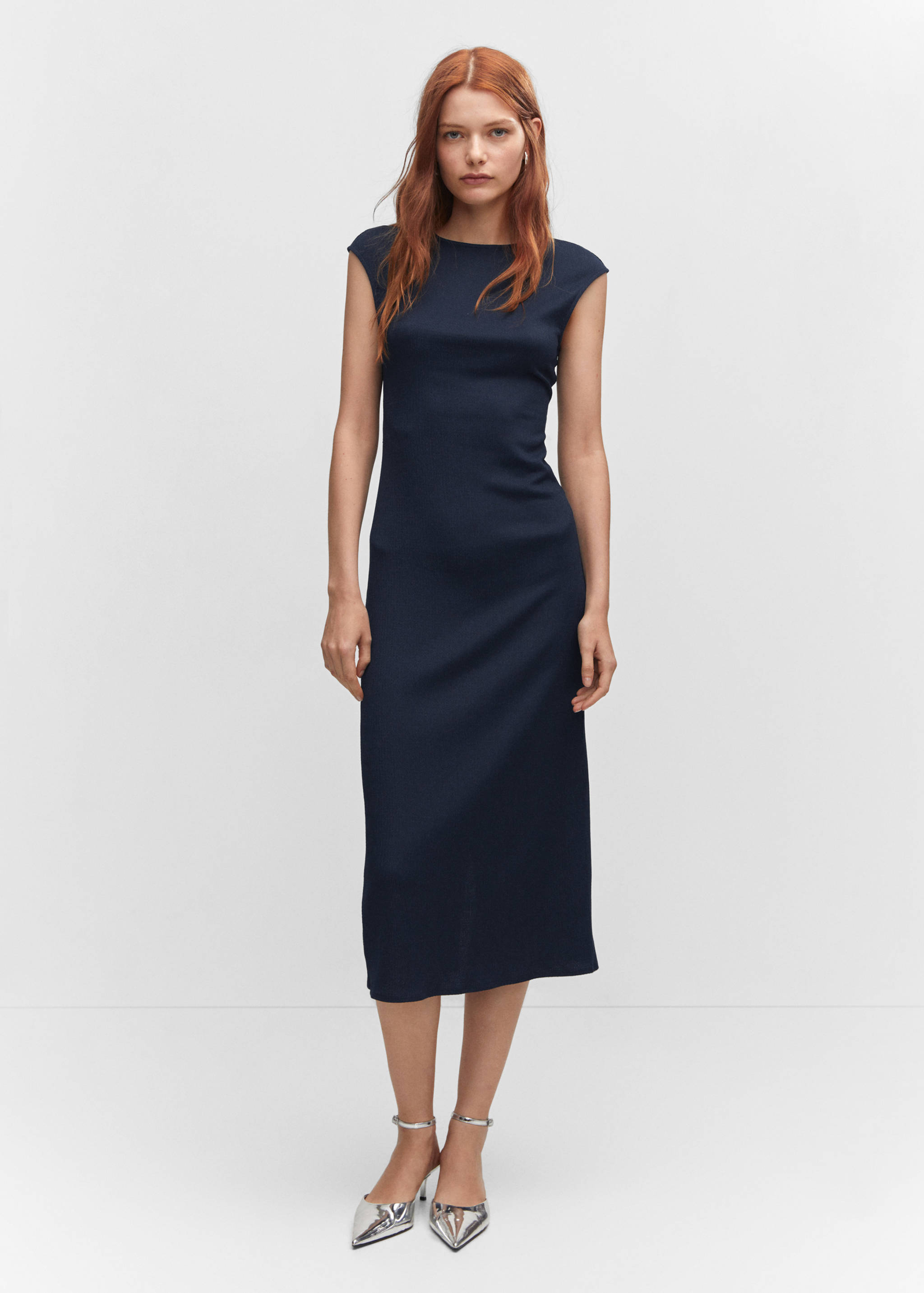 Vestido textura abertura - Plano general