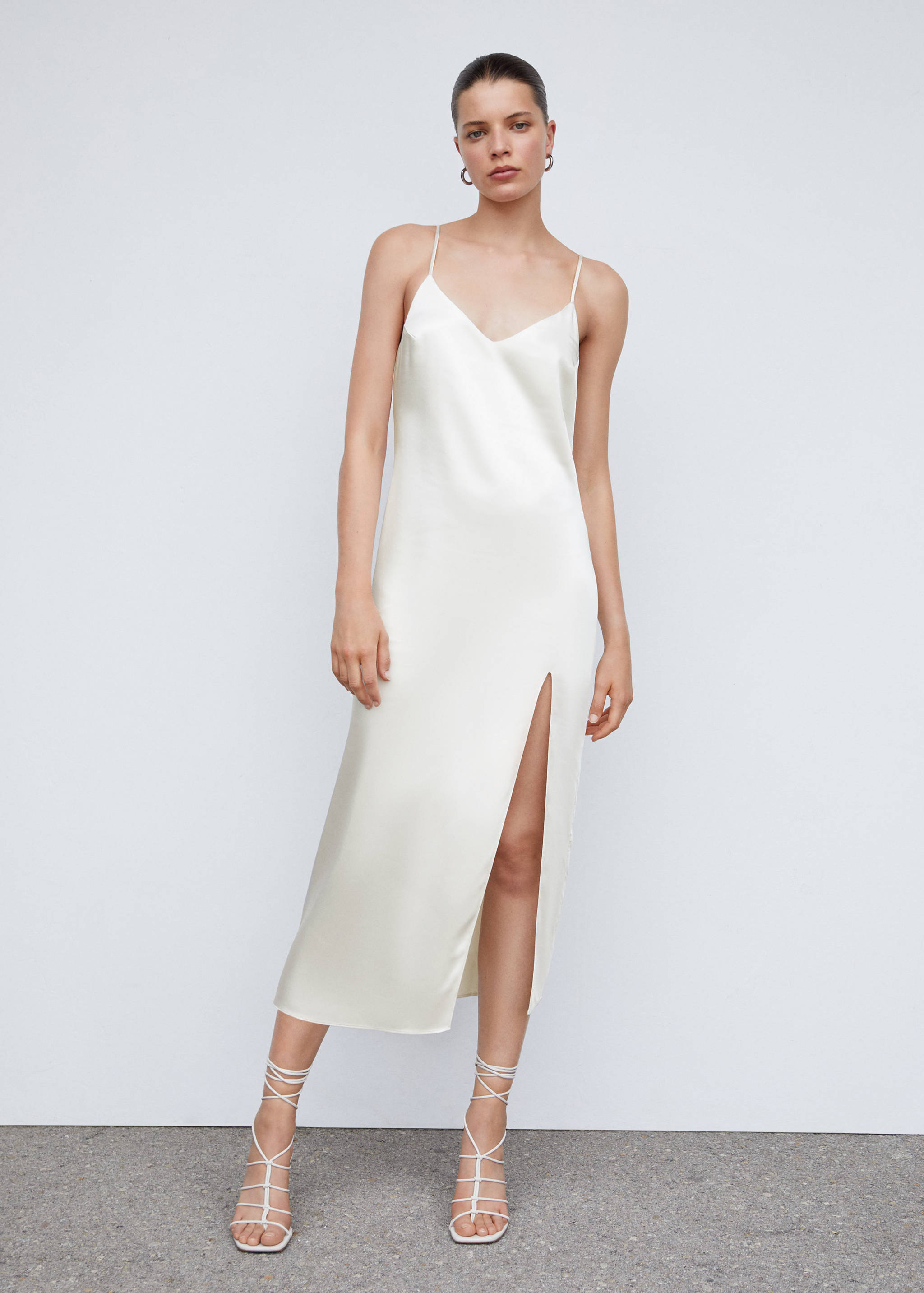 Side-slit satin dress - General plane