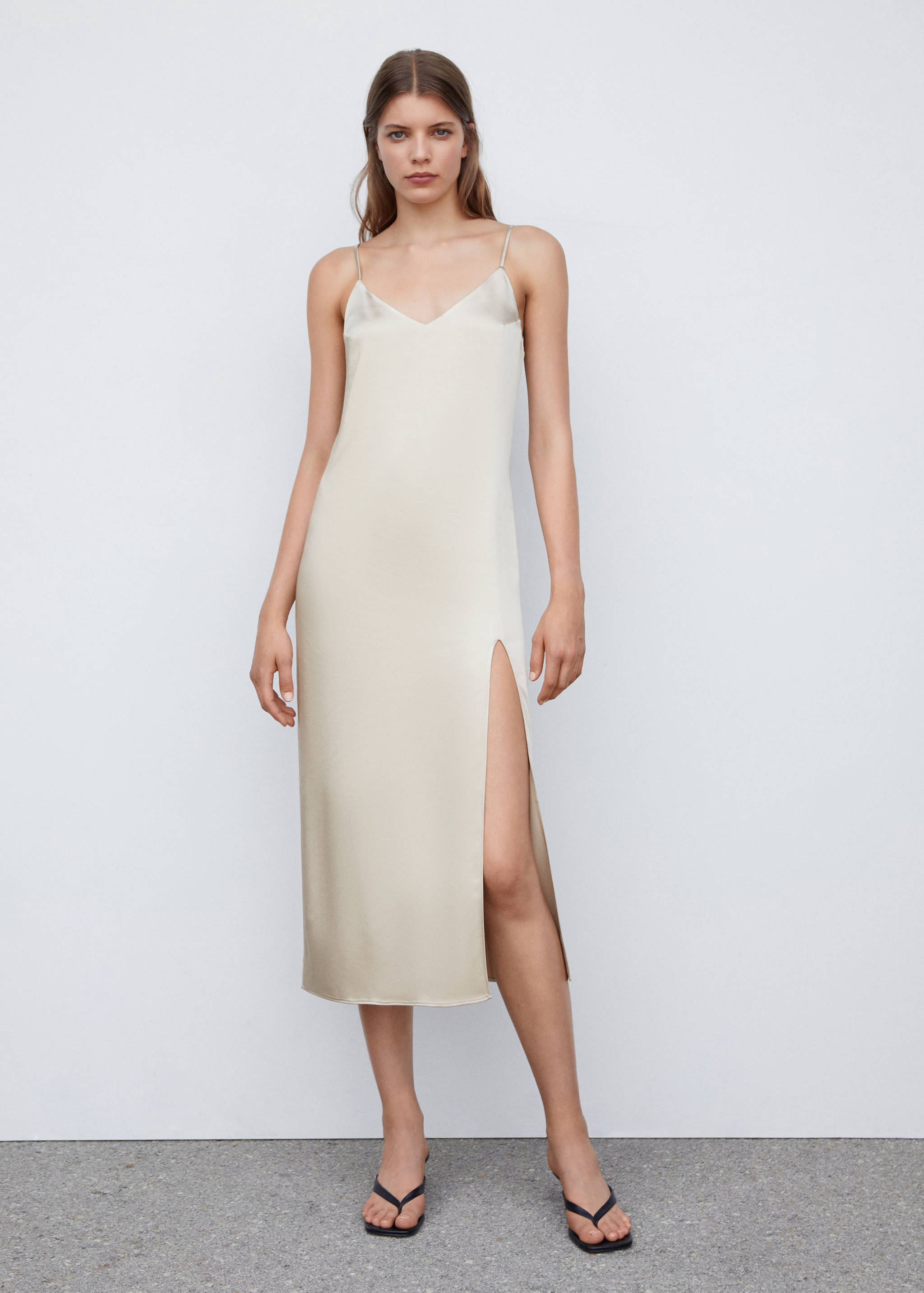 Side-slit satin dress - General plane