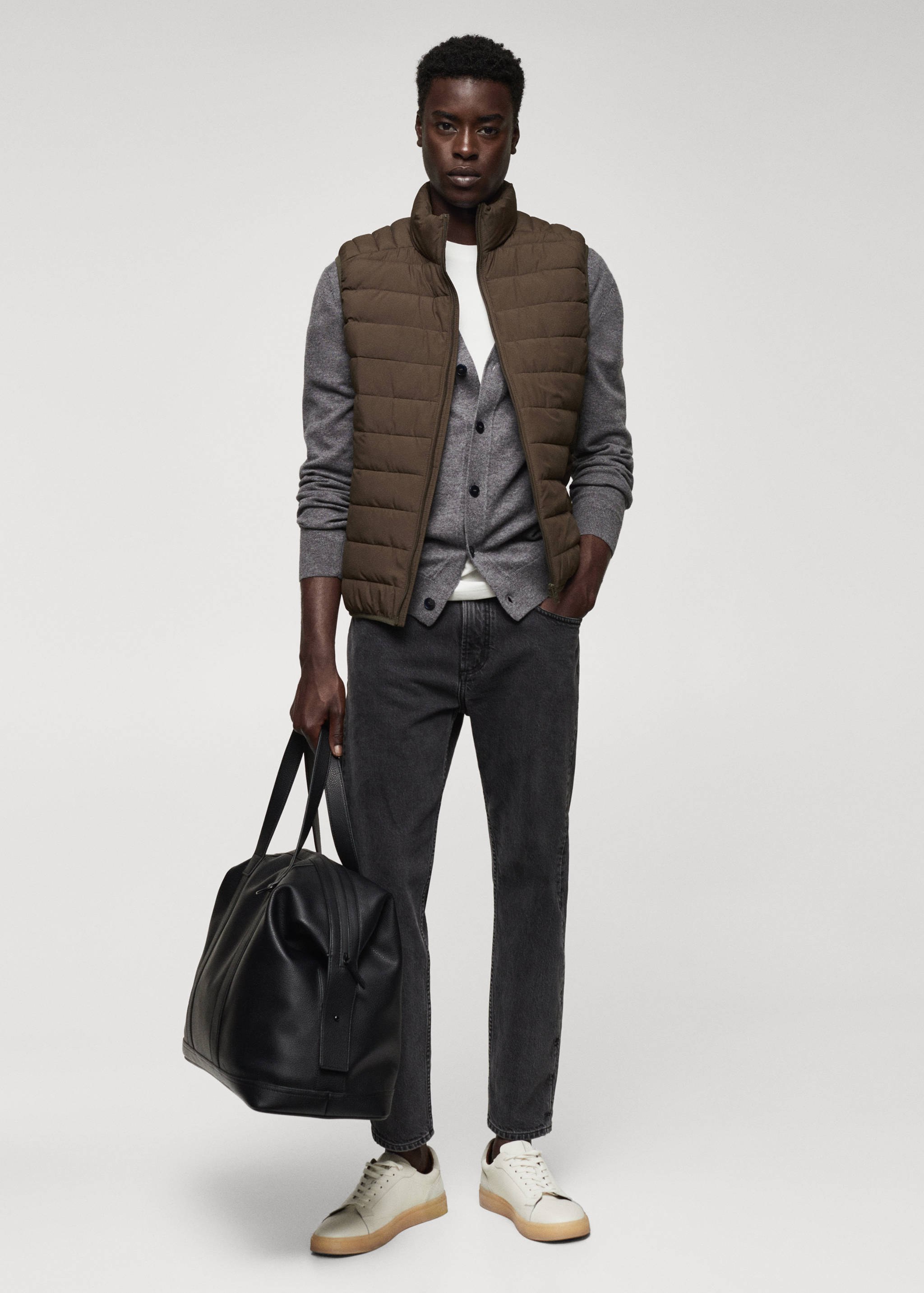 Ultra-light padded water-repellent waistcoat - General plane