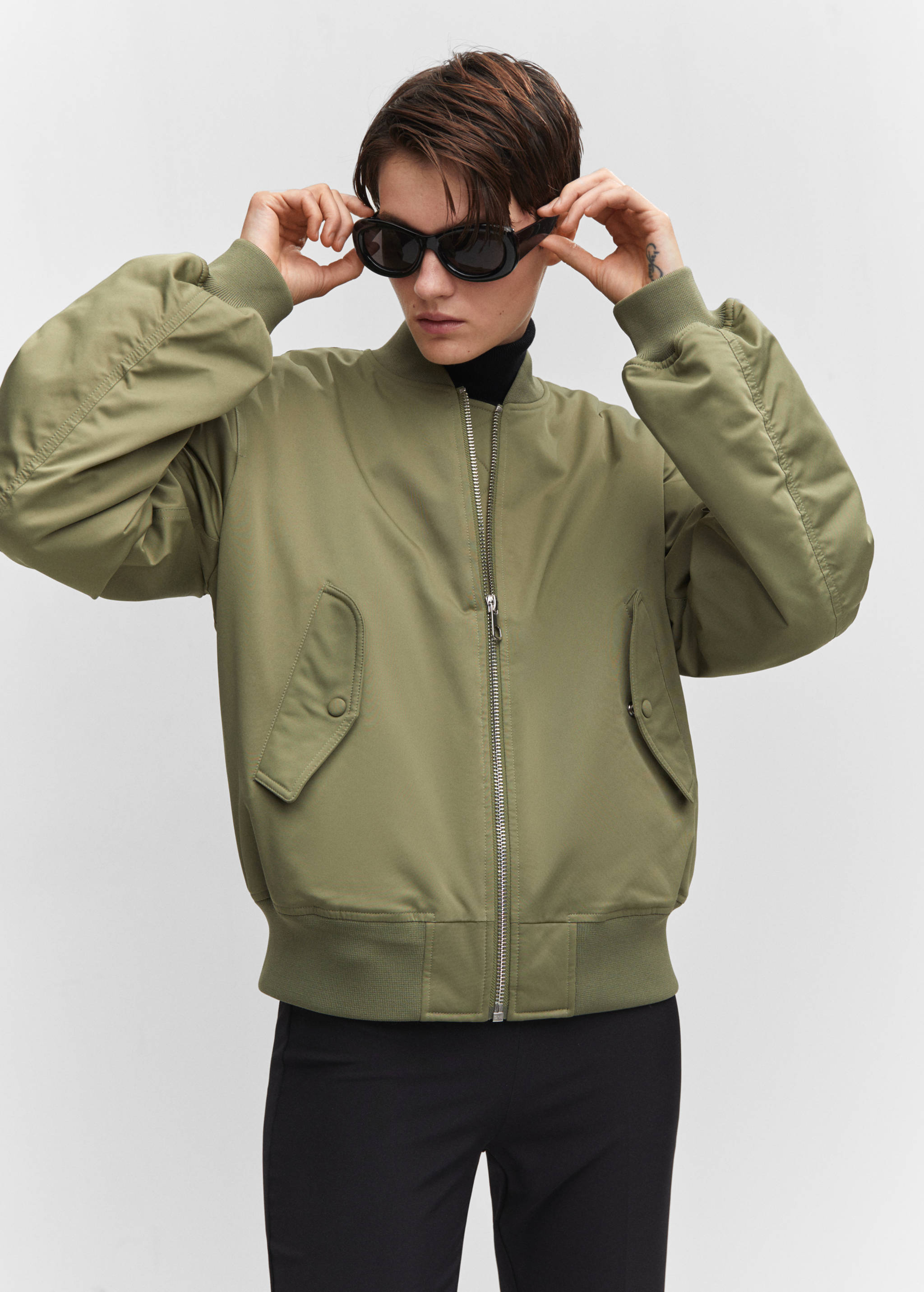Chaqueta bomber oversize - Plano medio