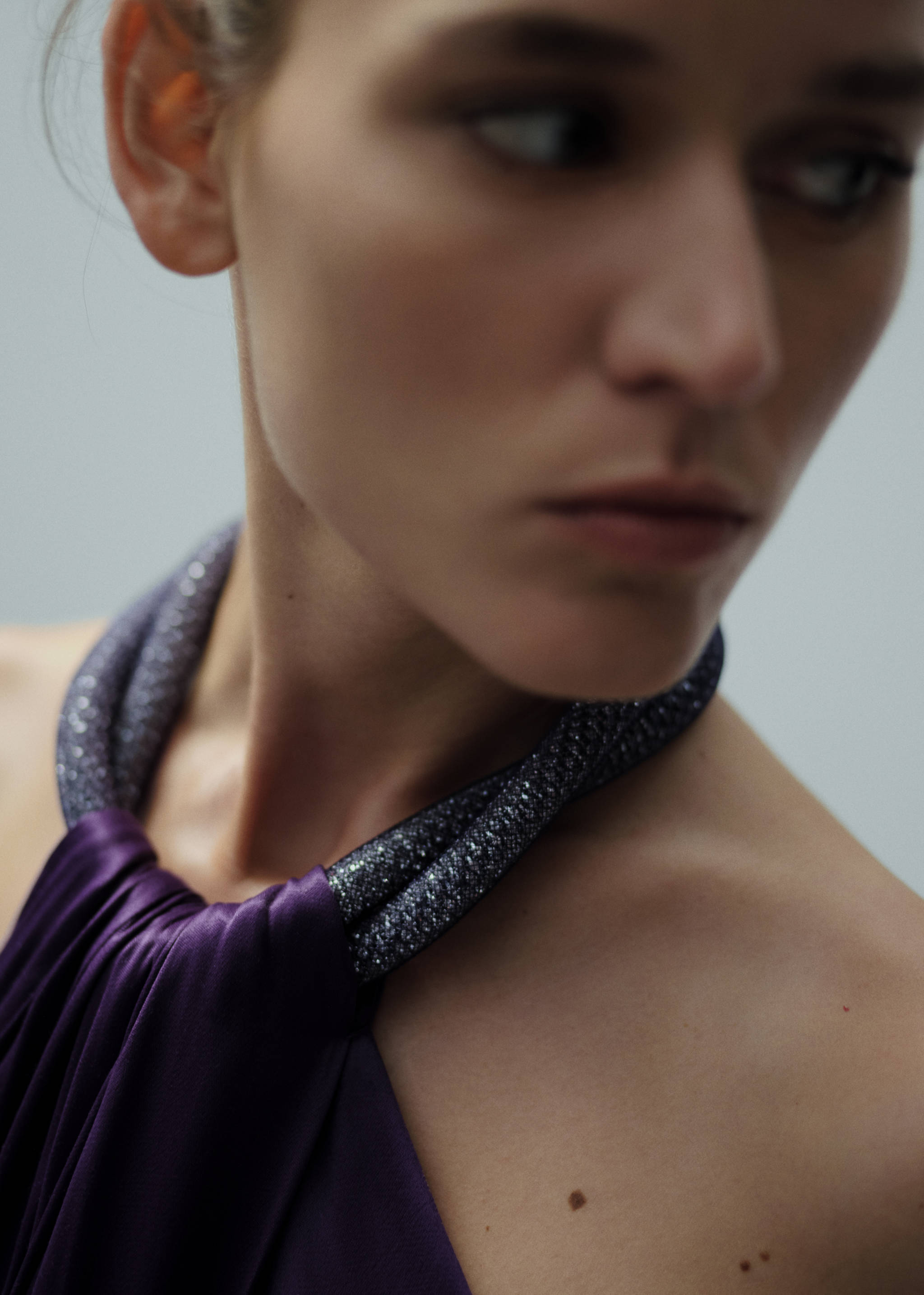 Robe satinée col rigide strass - Détail de l'article 1