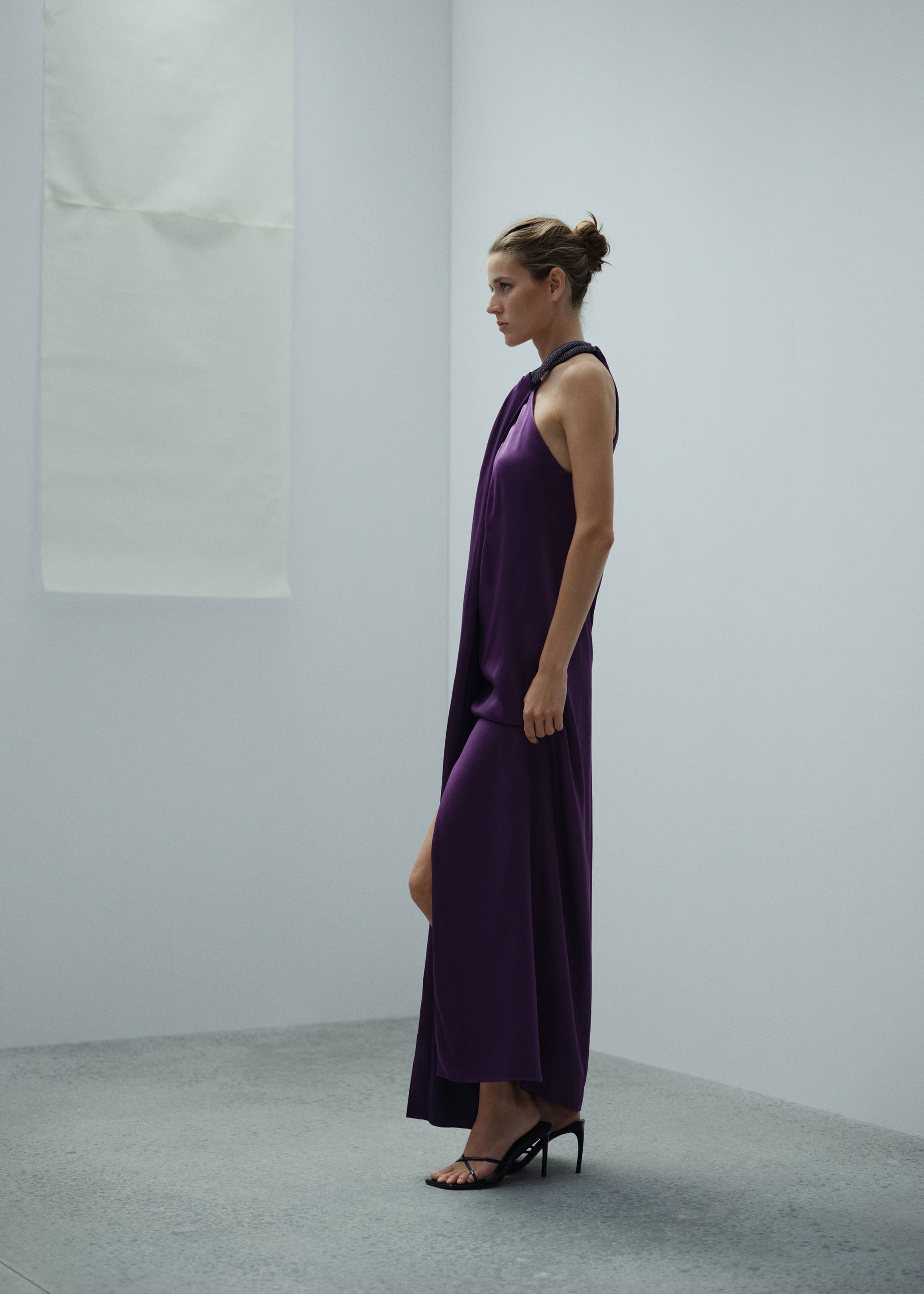 Robe satinée col rigide strass - Détail de l'article 2