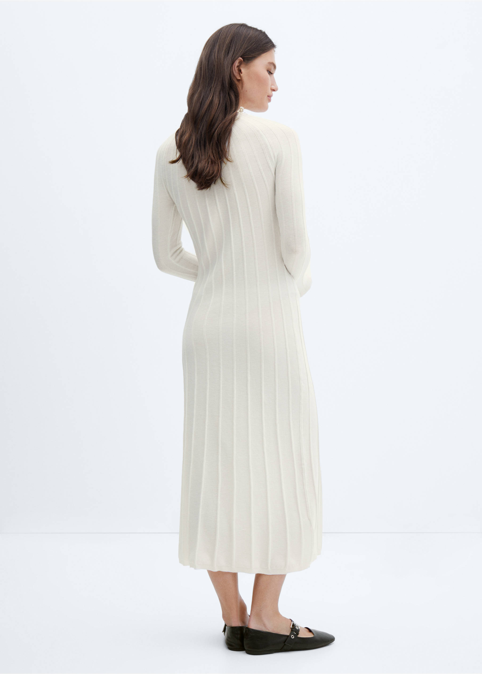 Perkins-neck ribbed dress - Reverse of the article, Ecru. Ref: 57045794-00.