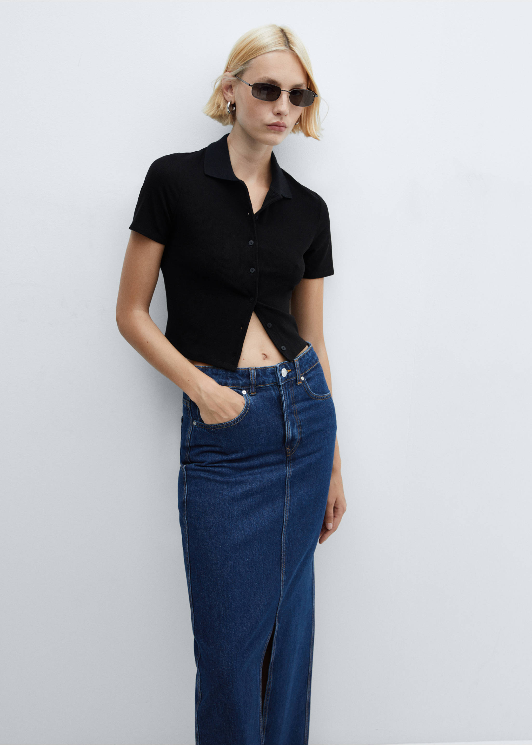 Slit denim skirt - Details of the article 1, Dark Blue. Ref: 57045971-00.