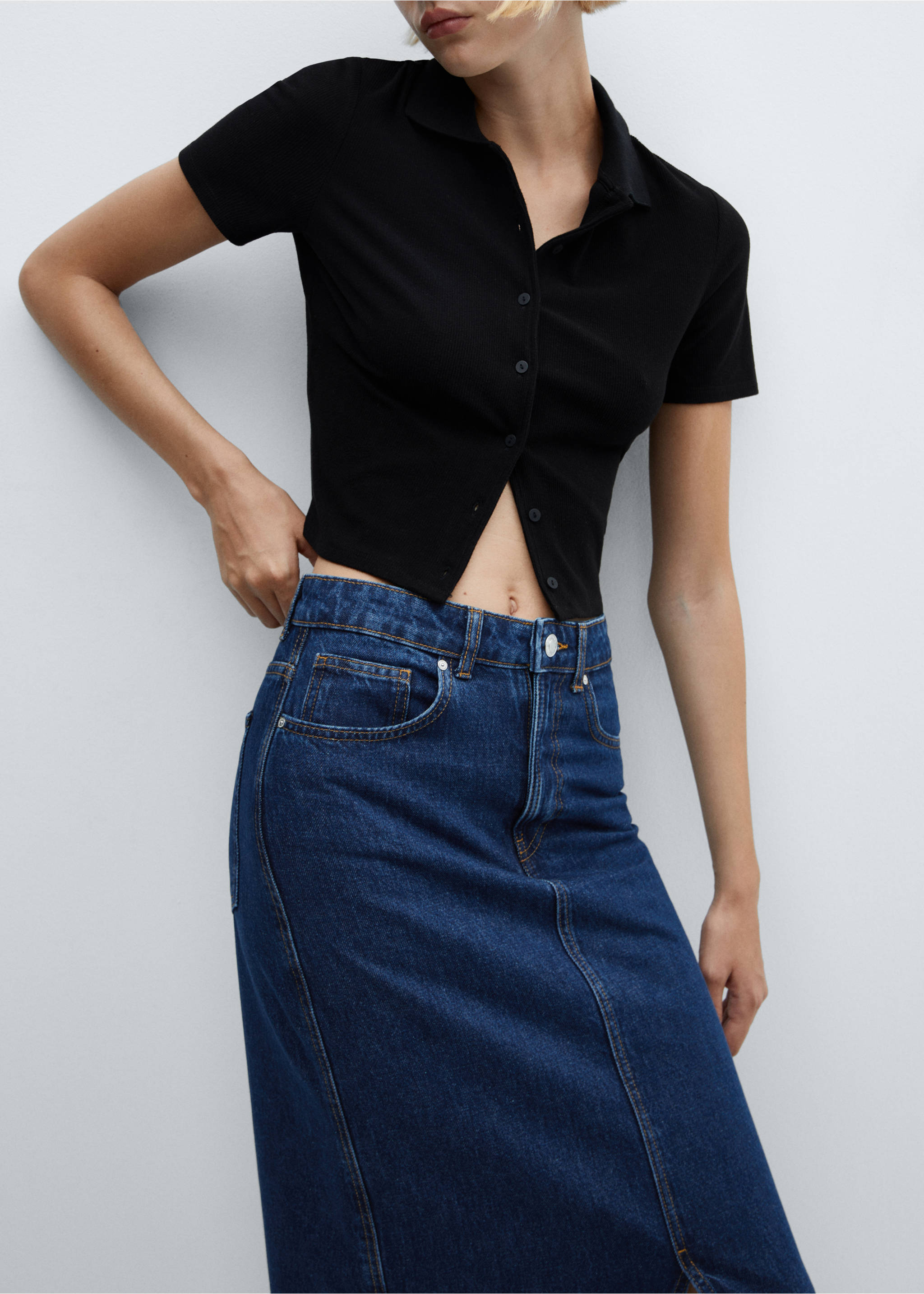 Slit denim skirt - Details of the article 3, Dark Blue. Ref: 57045971-00.