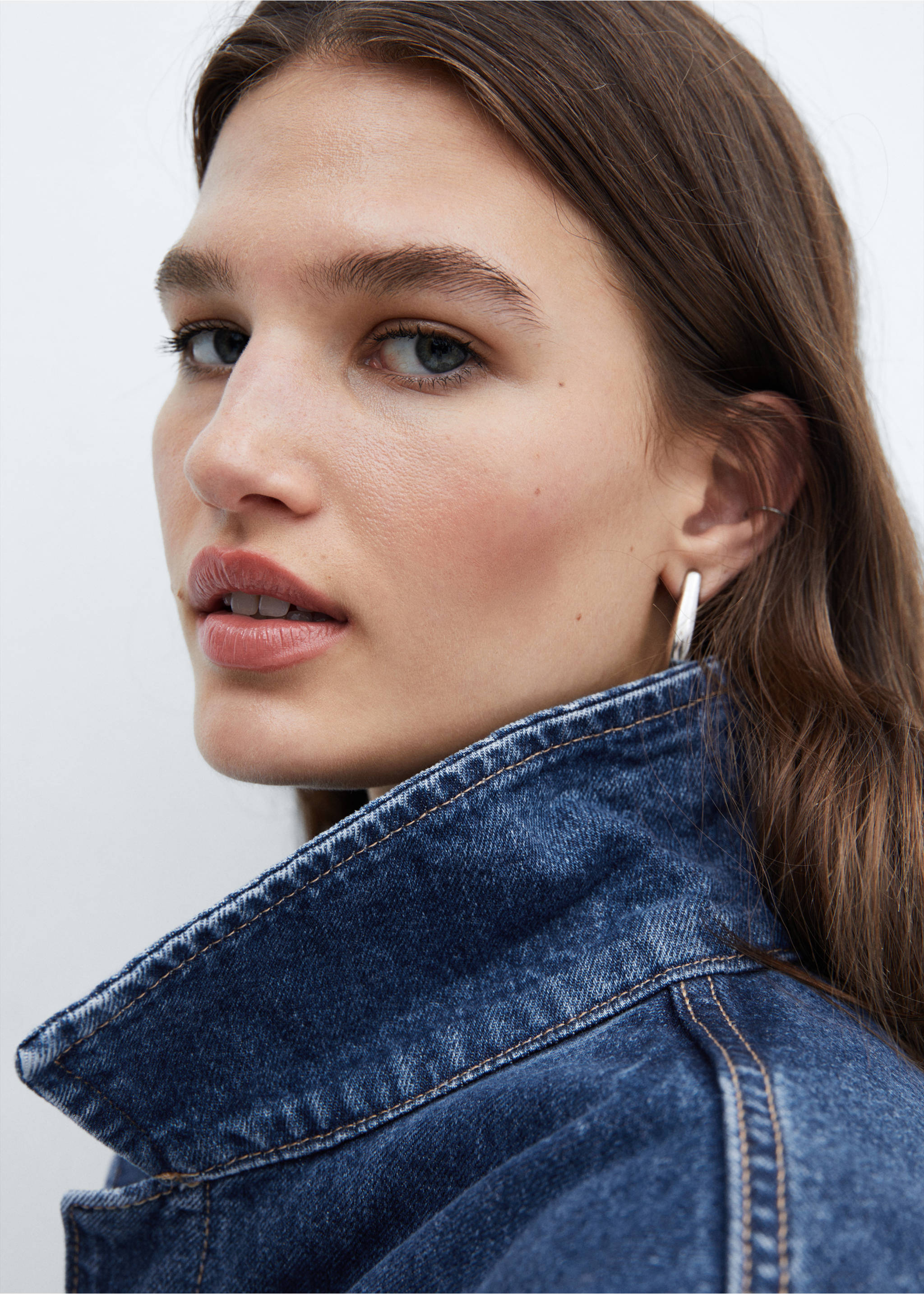 Denim jacket with belt - Details of the article 1, Dark Blue. Ref: 57045979-00.