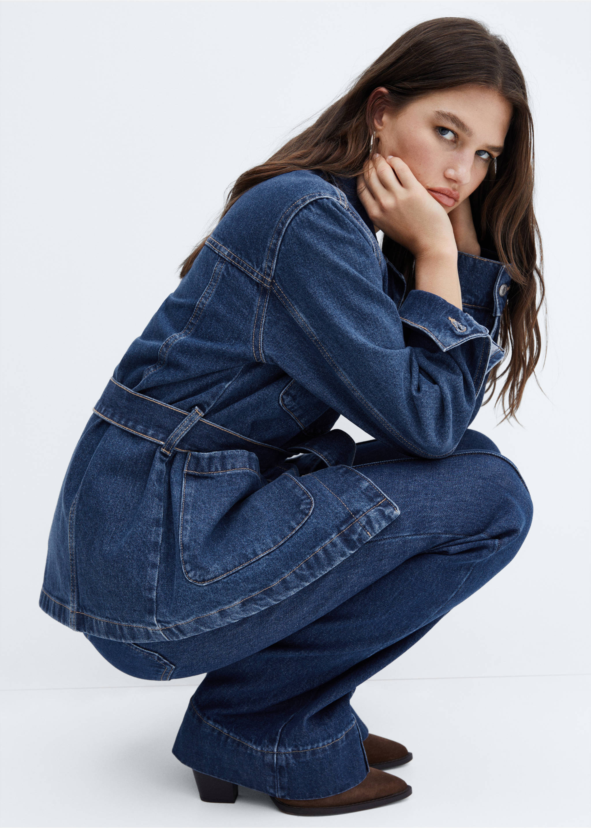 Denim jacket with belt - Details of the article 2, Dark Blue. Ref: 57045979-00.