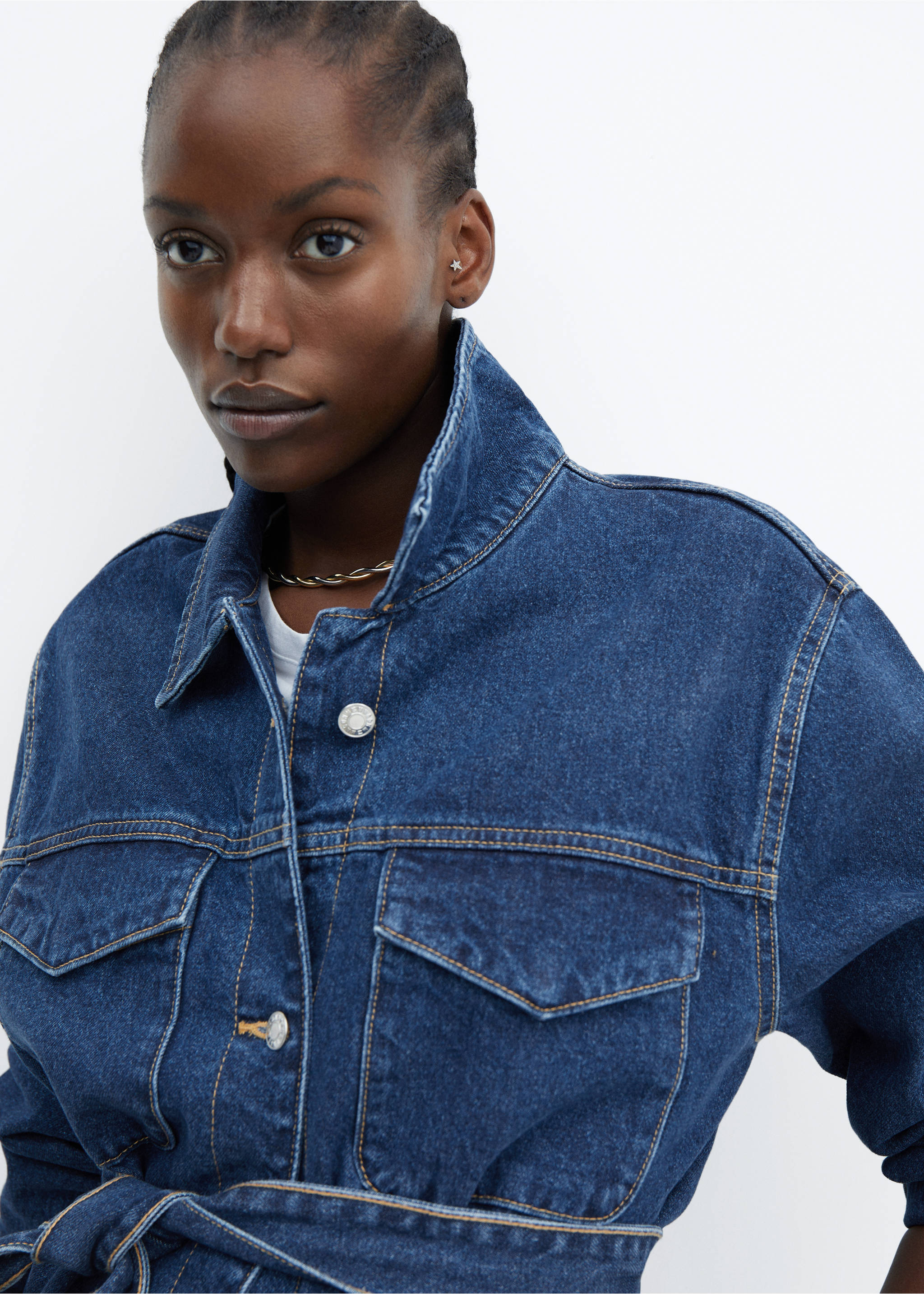 Denim jacket with belt - Details of the article 4, Dark Blue. Ref: 57045979-00.