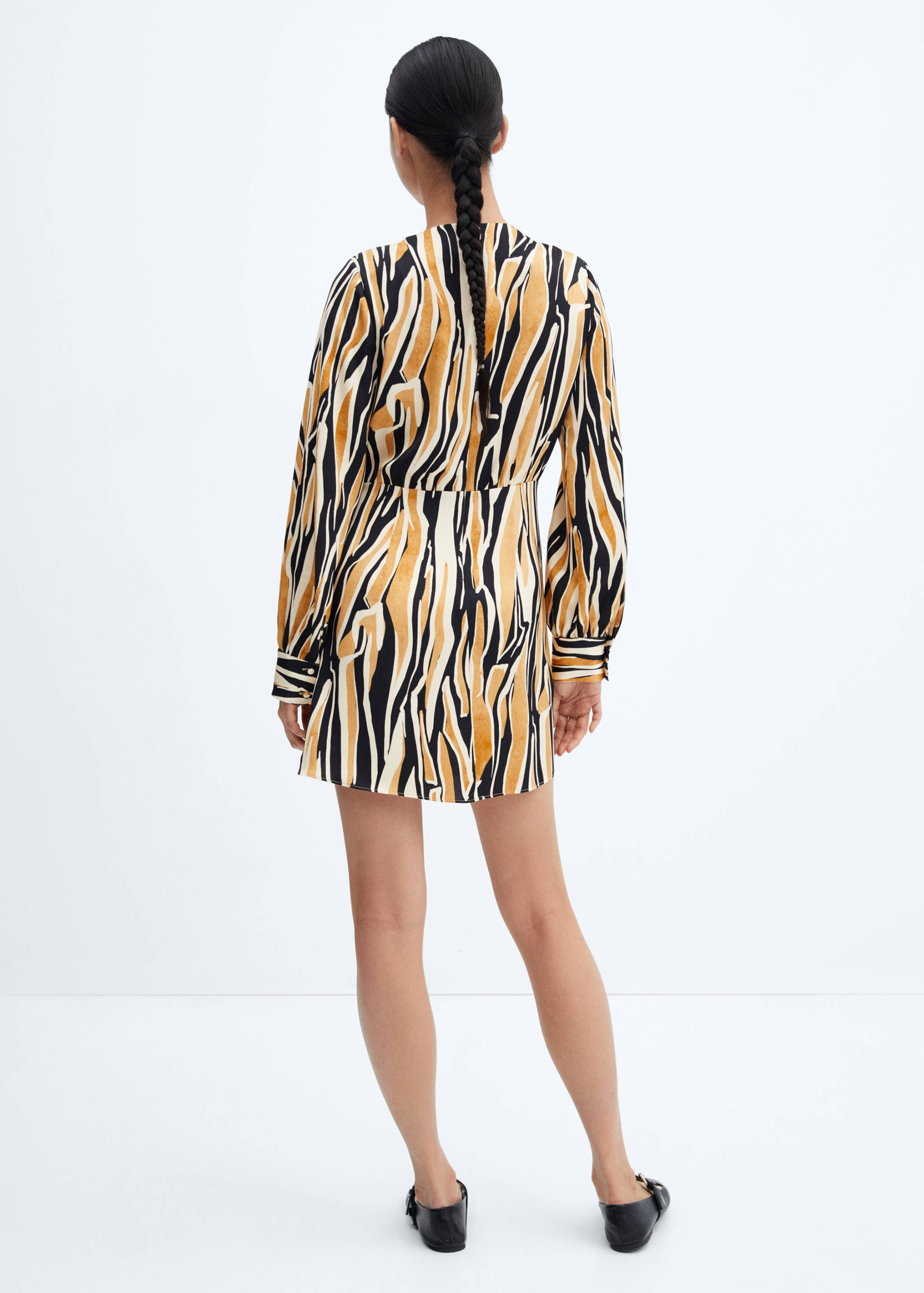 فستان قصير بنقشة - الجهة الخلفية للمنتج