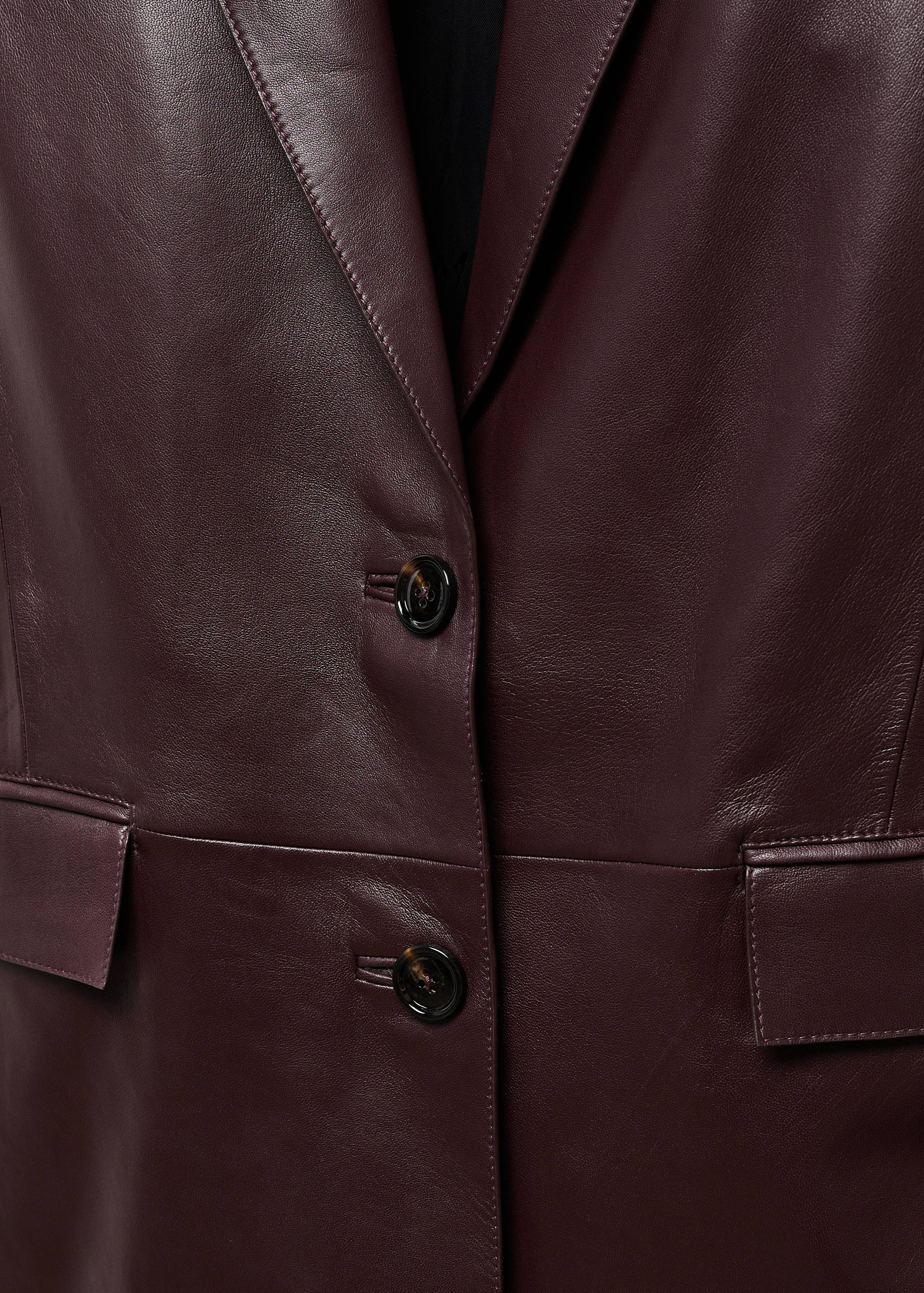 Leather coat with lapels - Details of the article 8