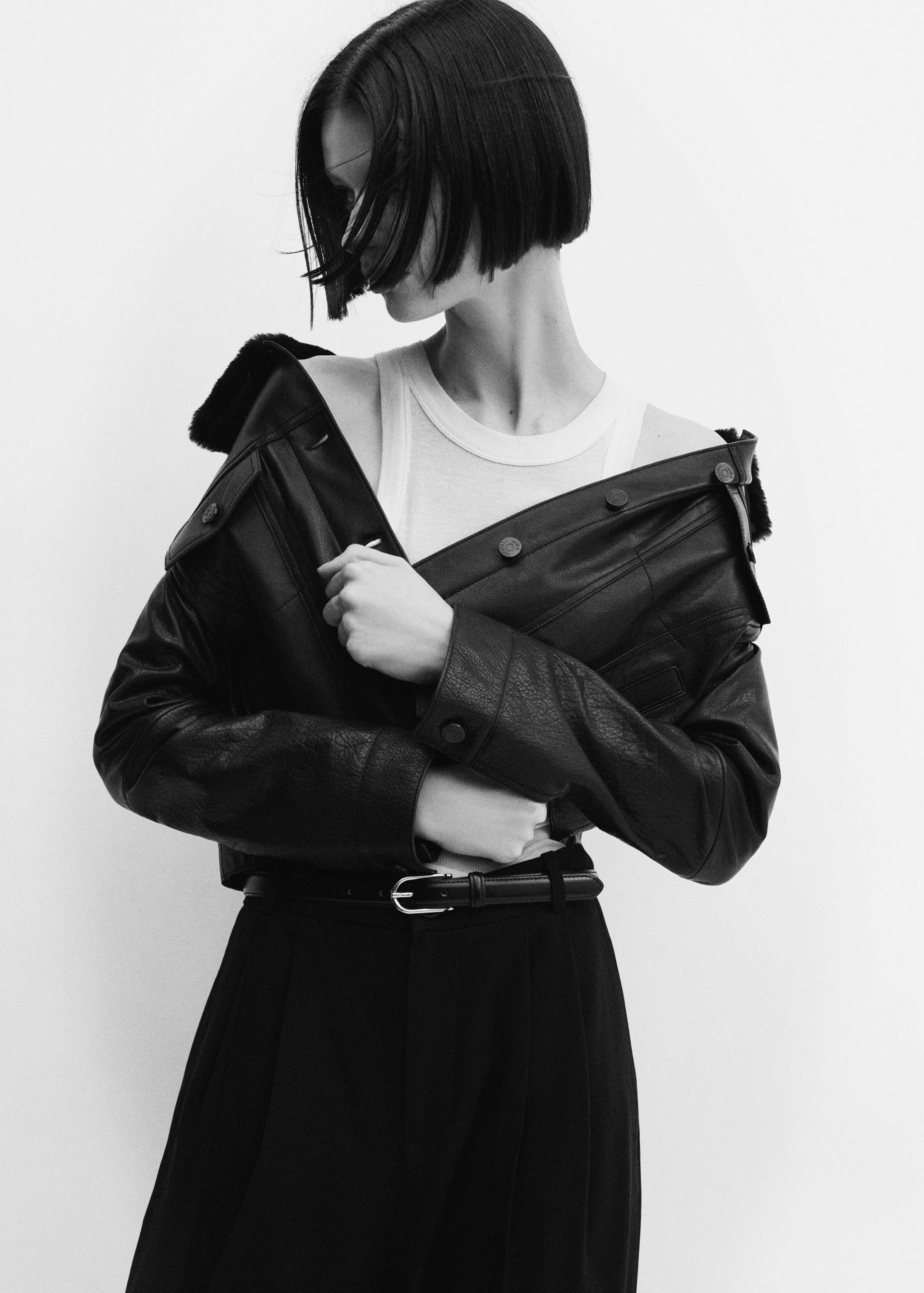 Кожаная куртка с меховым воротником - Деталь изделия 2