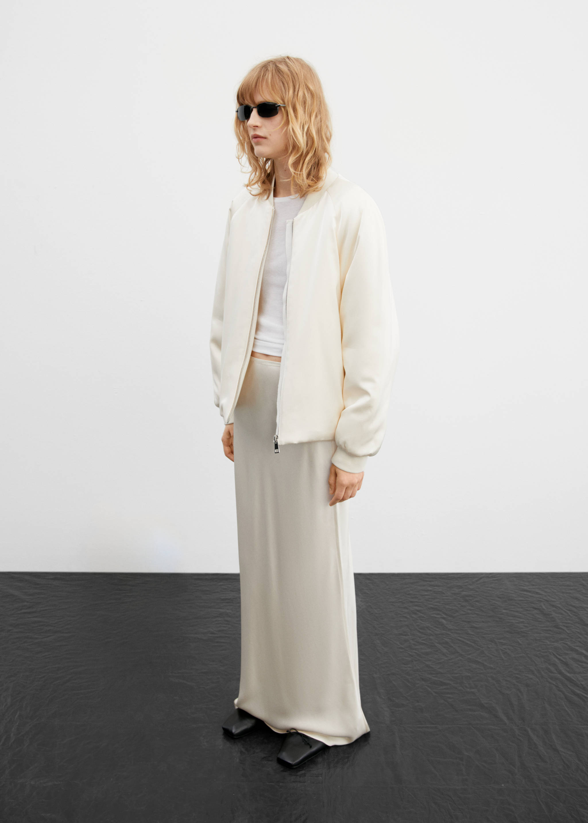 Extra-long satin skirt - General plane, Ecru. Ref: 57046016-00.