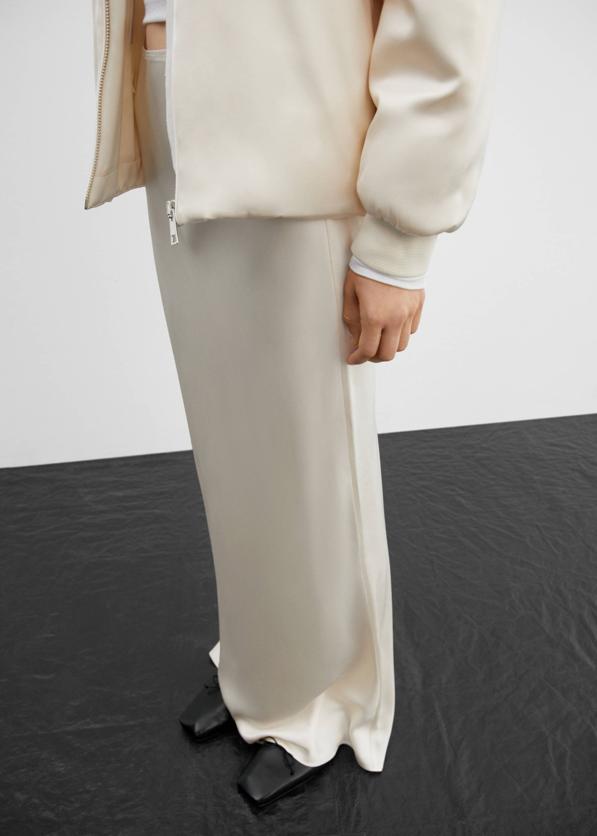 Extra-long satin skirt - Medium plane, Ecru. Ref: 57046016-00.