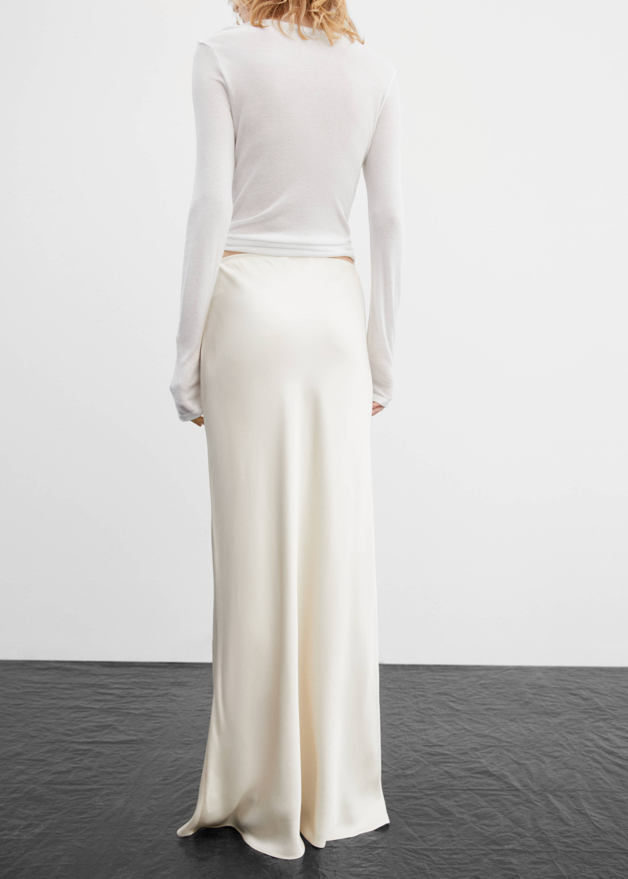 Extra-long satin skirt - Reverse of the article