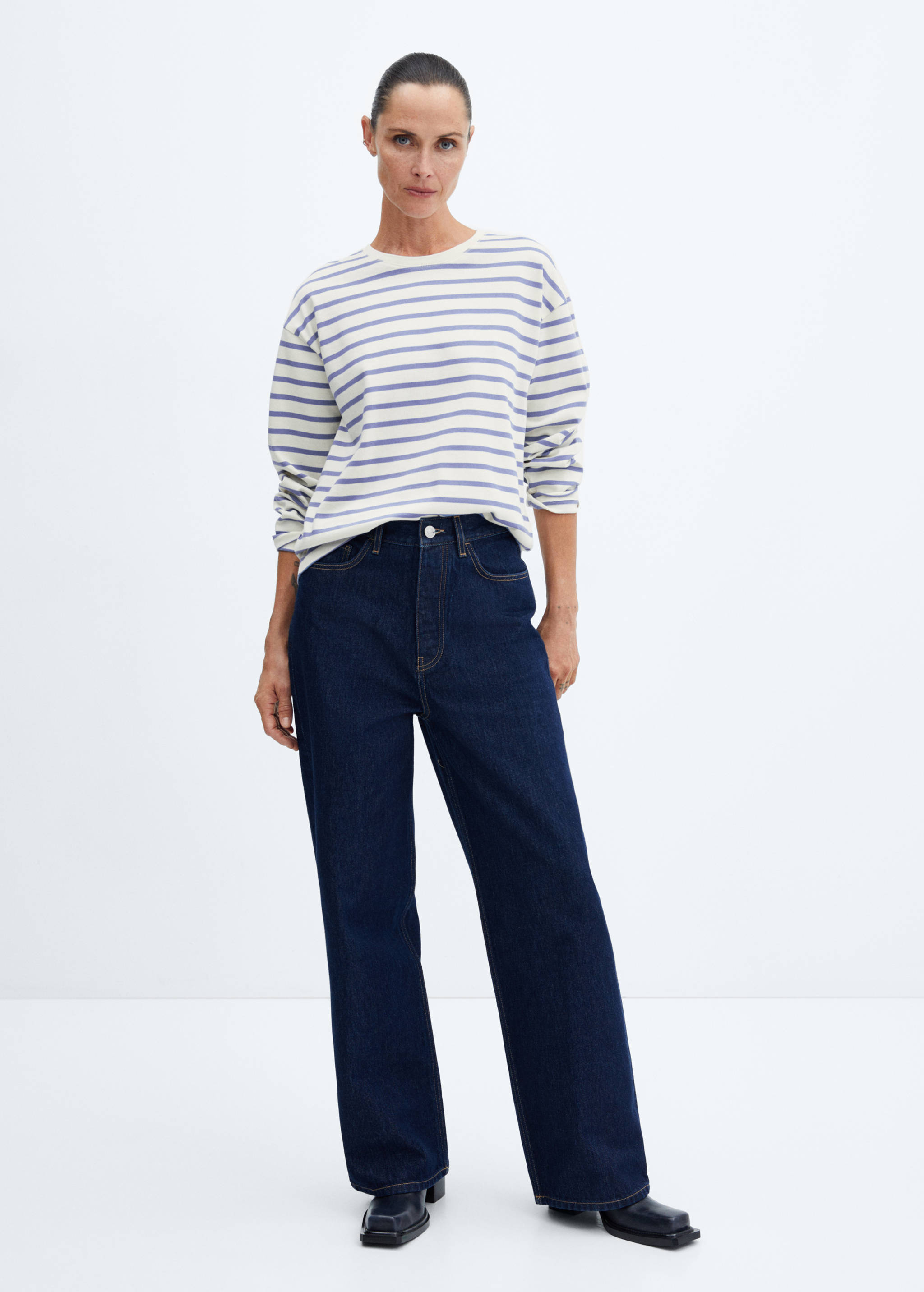 سترة مخططة برقبة دائرية - رؤية عامة