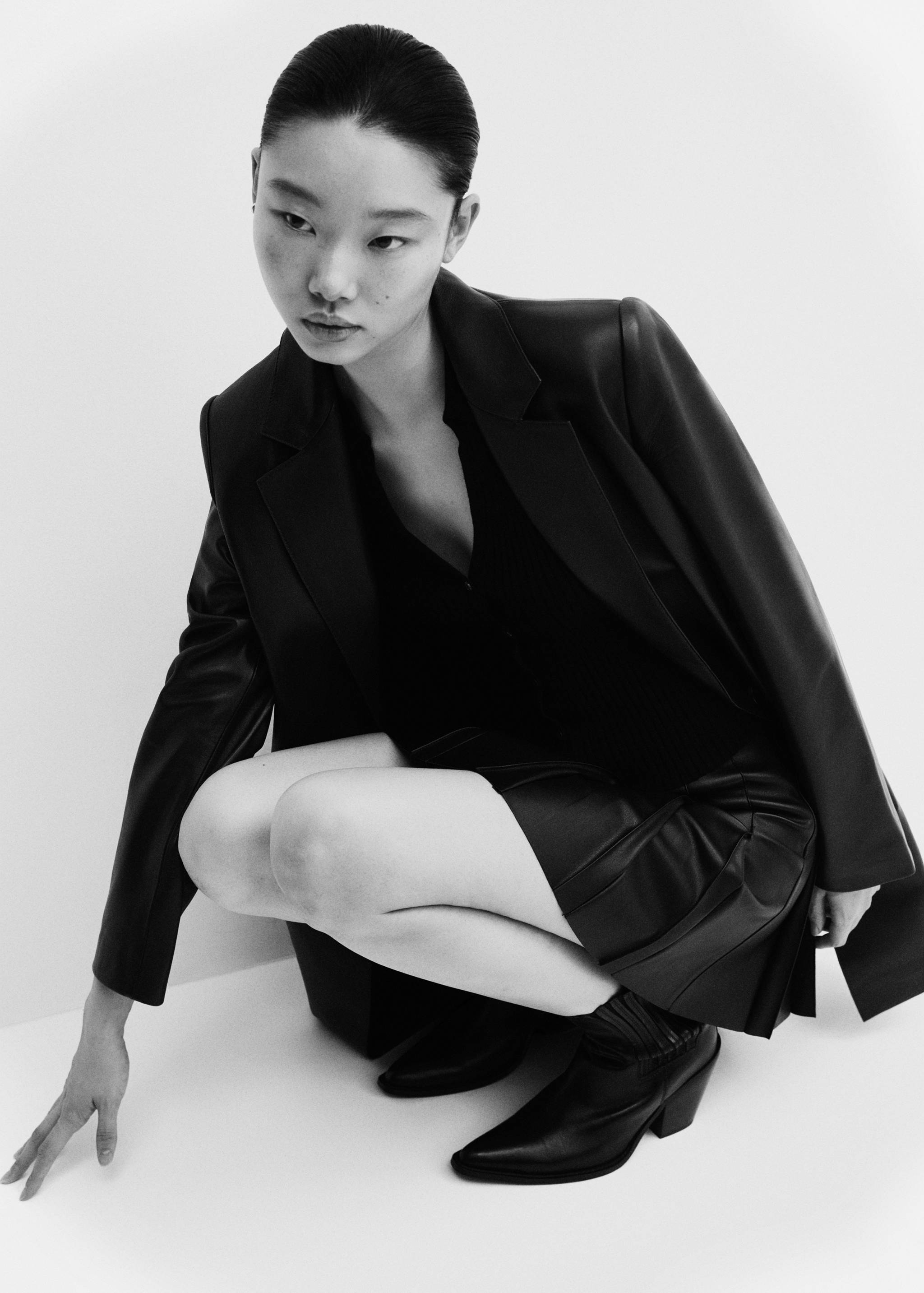 Faux-leather pleated mini-skirt - Details of the article 2