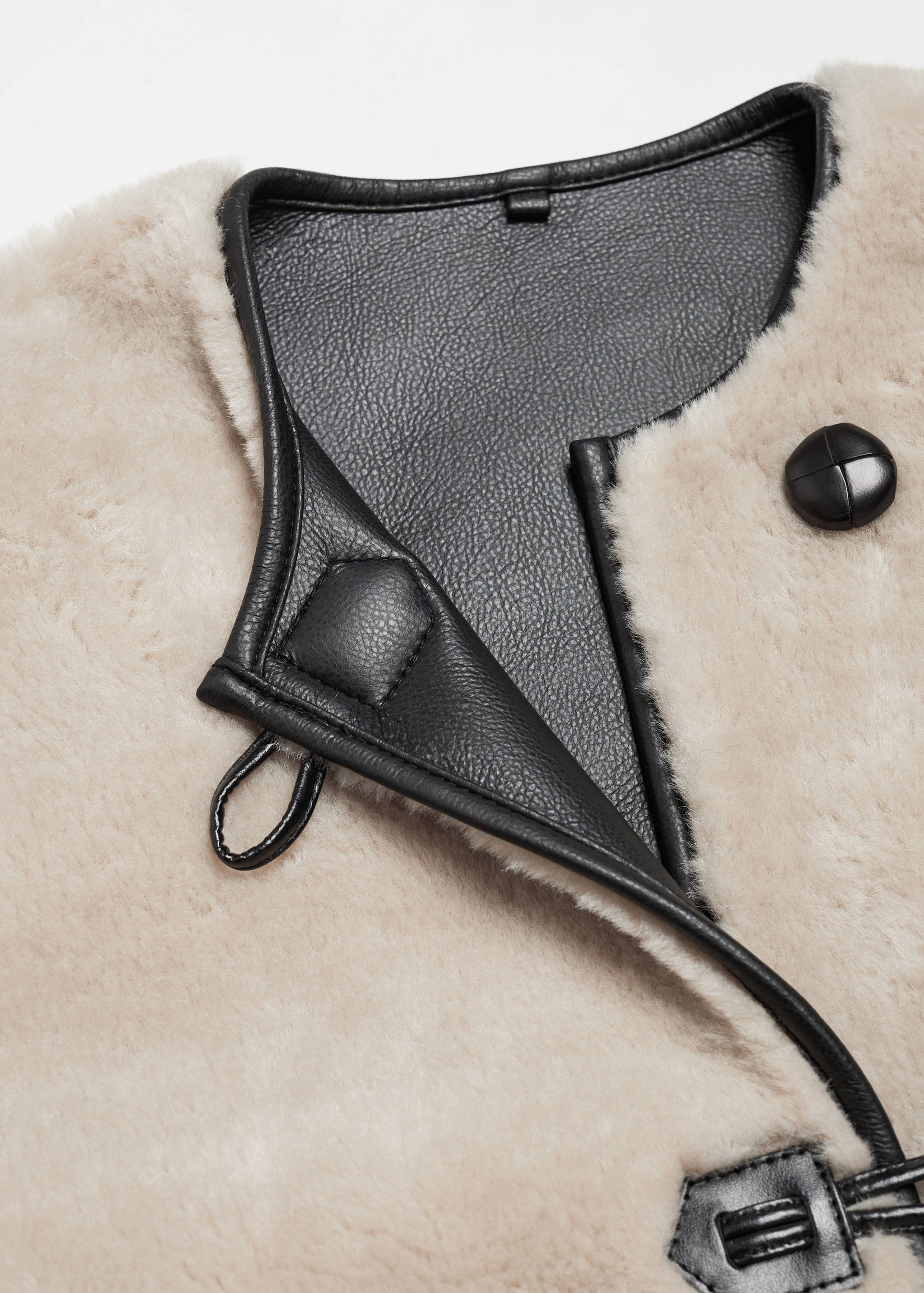 Fur-effect coat with appliqués - Details of the article 8