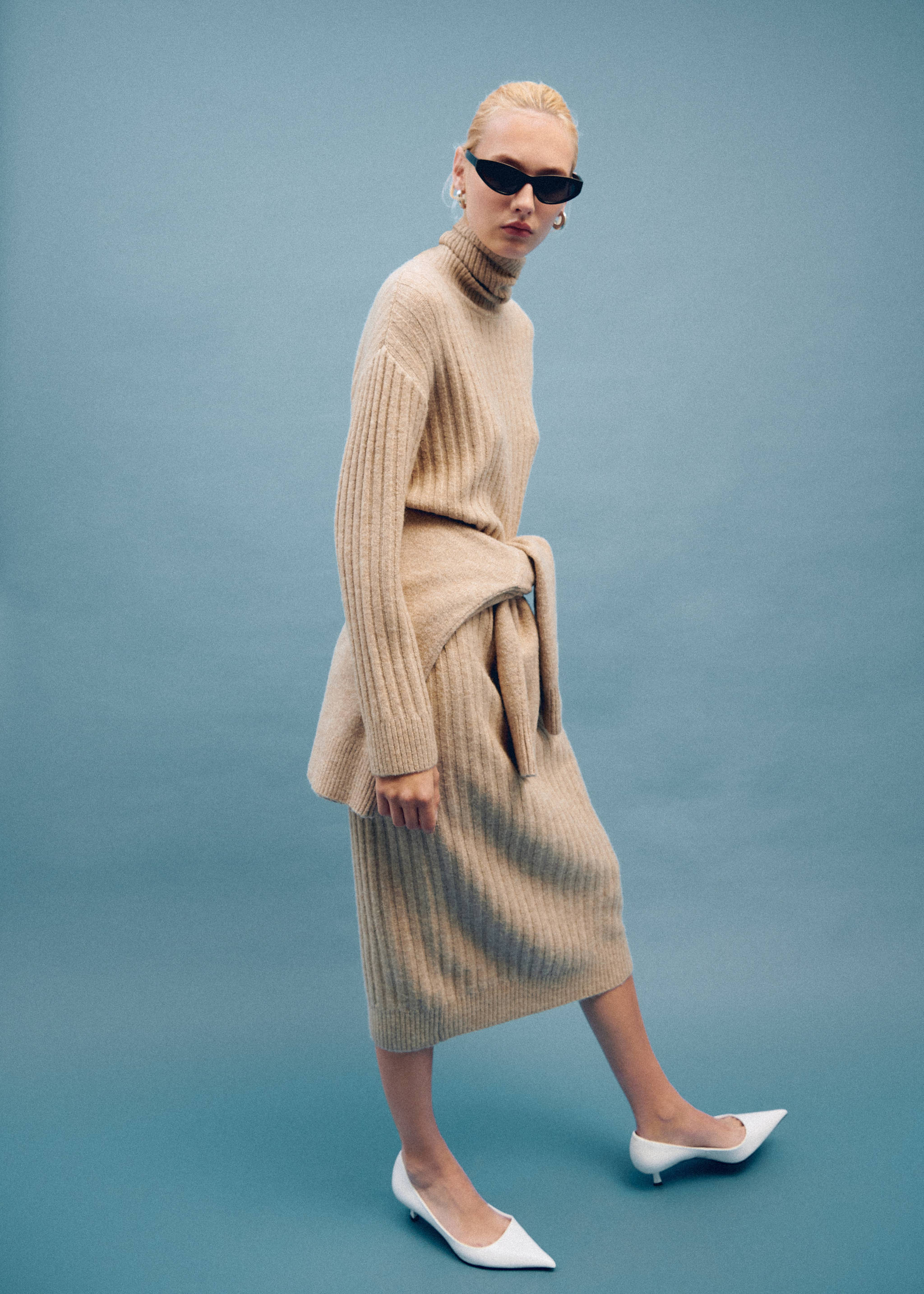 Ribbed turtleneck dress - Details of the article 7, Light/Pastel Grey. Ref: 57047725-00.