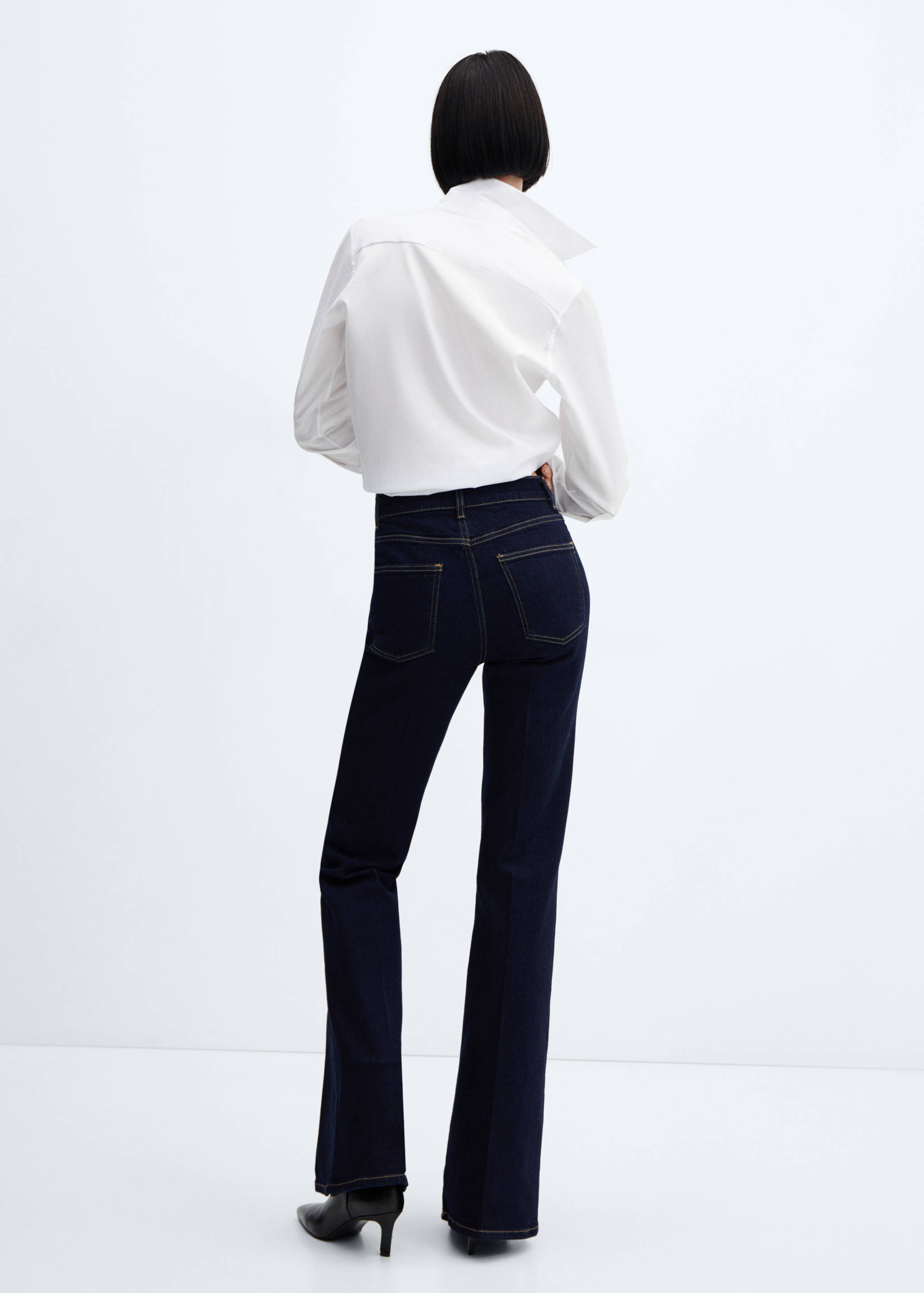 Medium-rise flared jeans - Reverse of the article