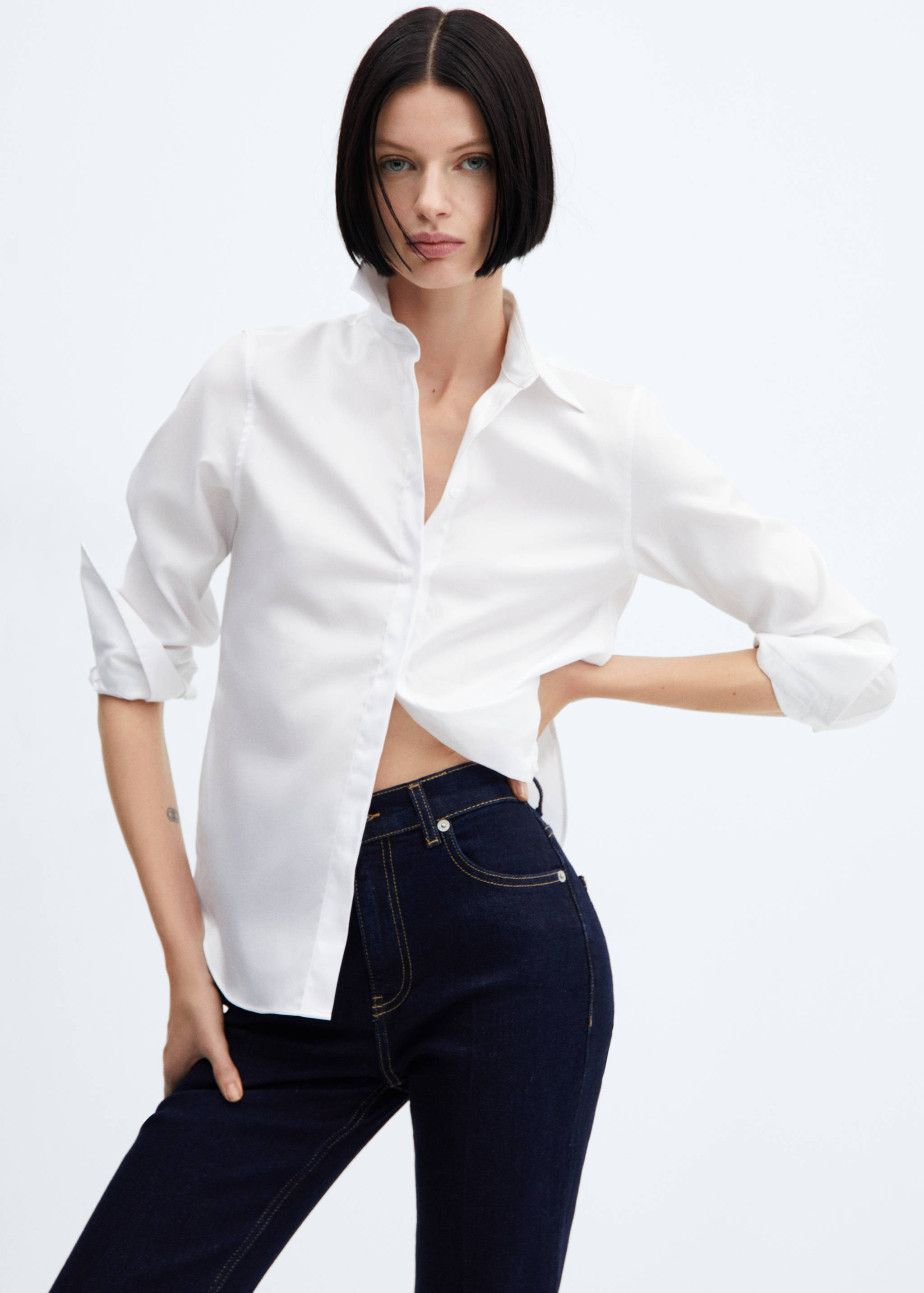 Medium-rise flared jeans - Details of the article 1