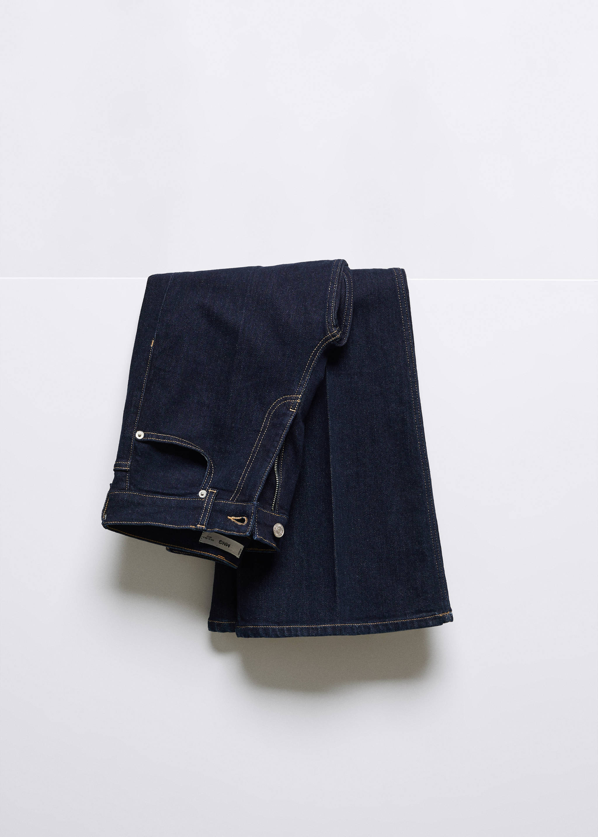 Medium-rise flared jeans - Details of the article 8