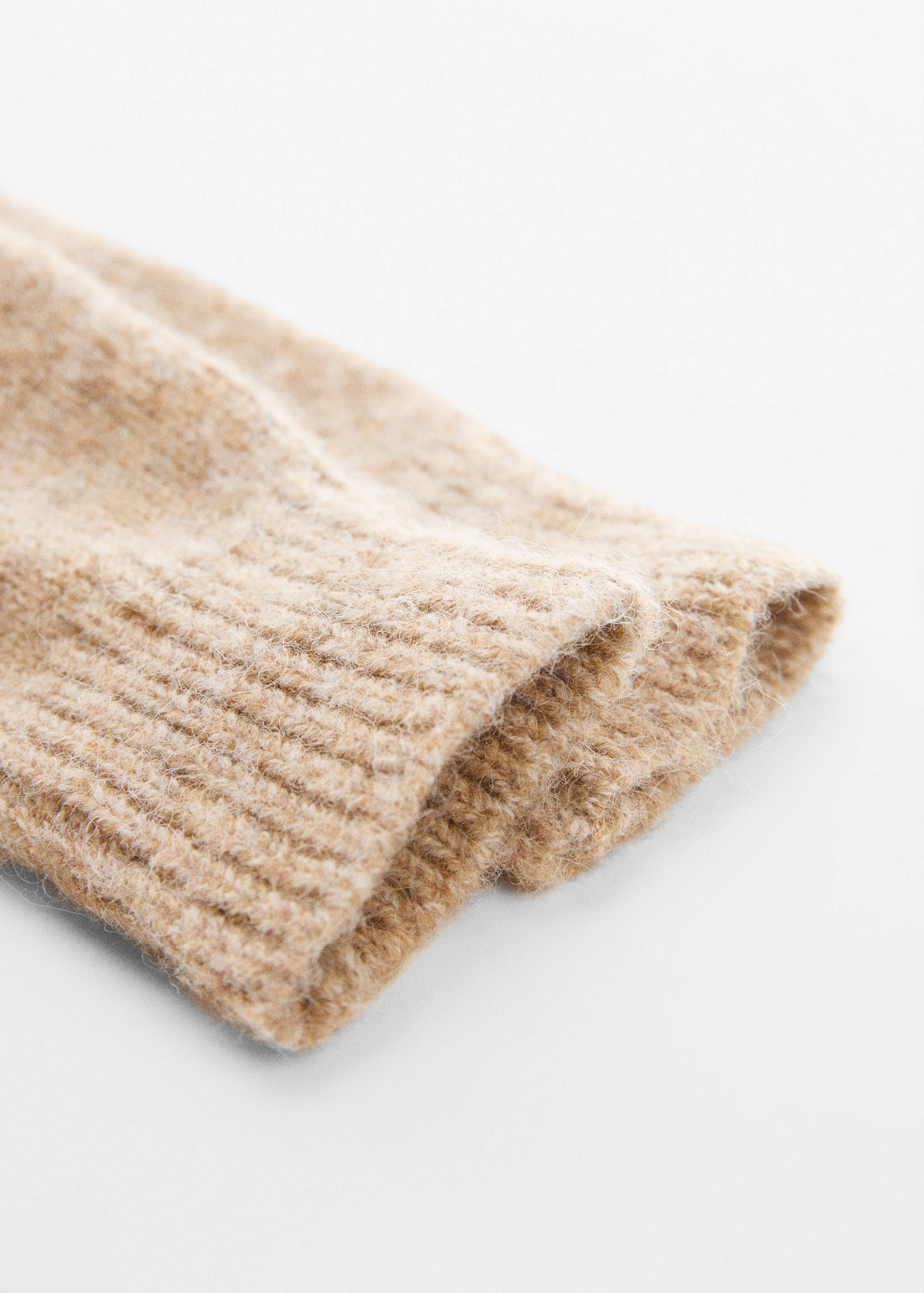 Трикотажные перчатки - Средний план