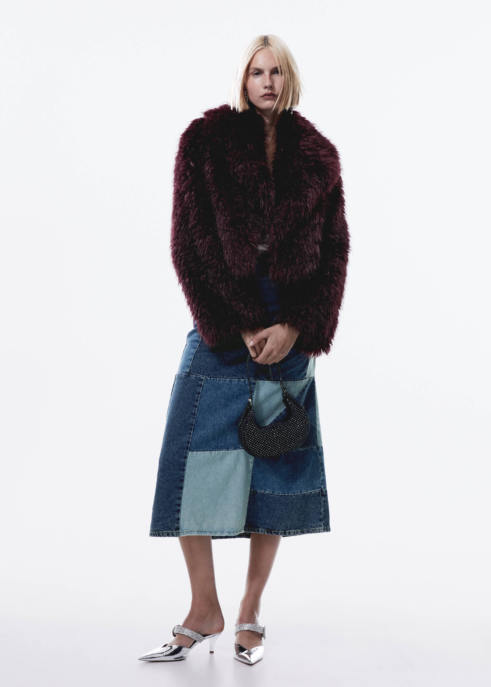 Короткая куртка с мехом - Общий план